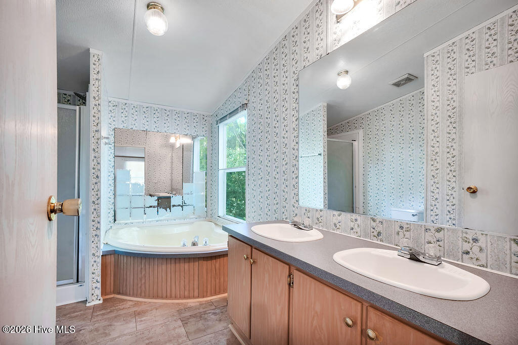 100569938 | Photo 25