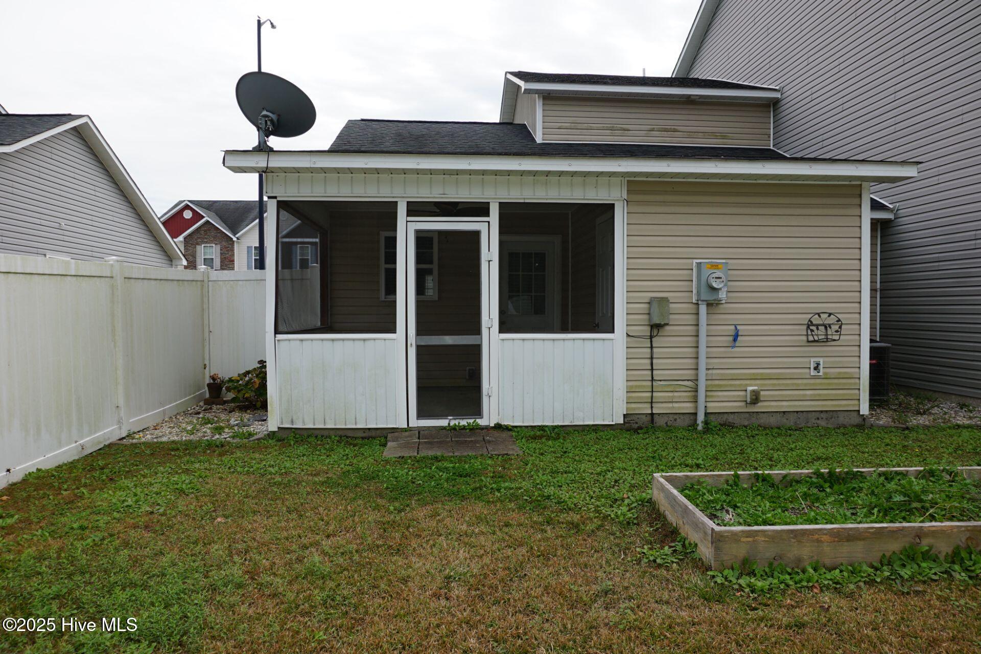 100561095 | Photo 24