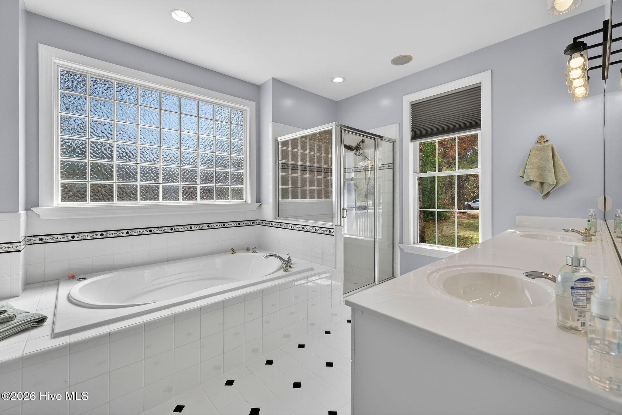 100563131 | Photo 33