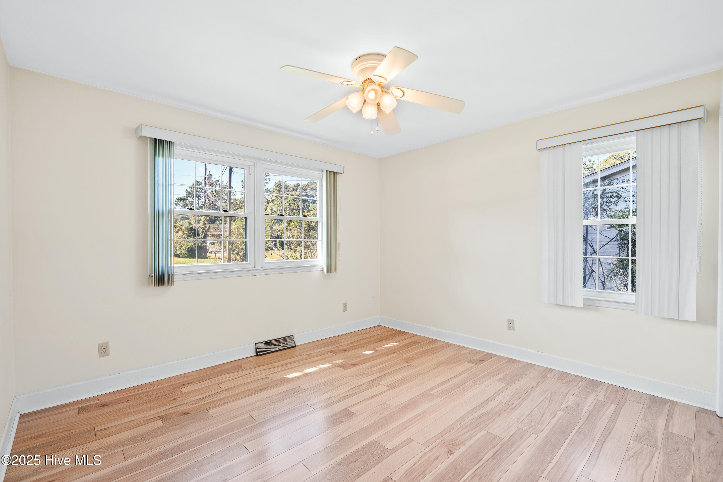 100536869 | Photo 21