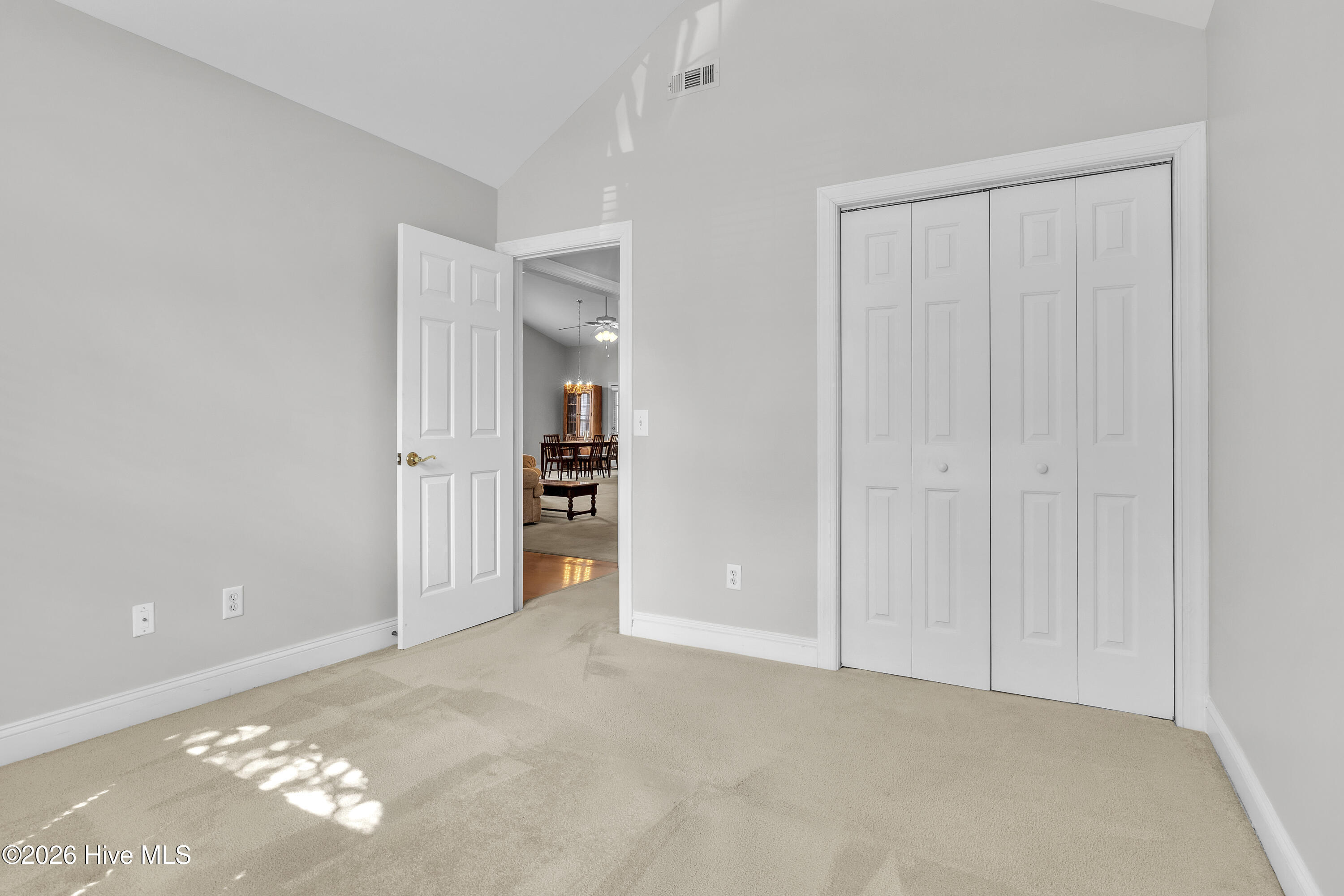 100567649 | Photo 34