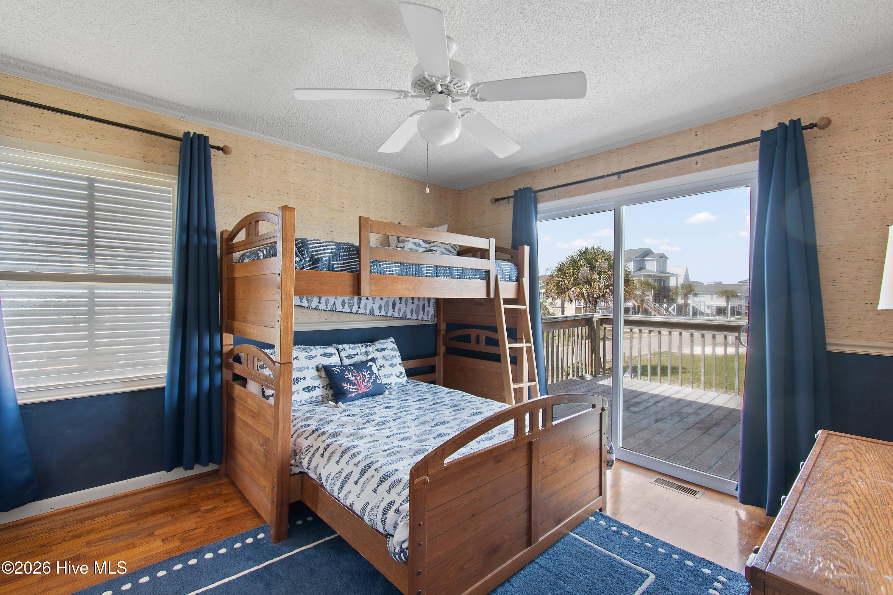 100561675 | Photo 35