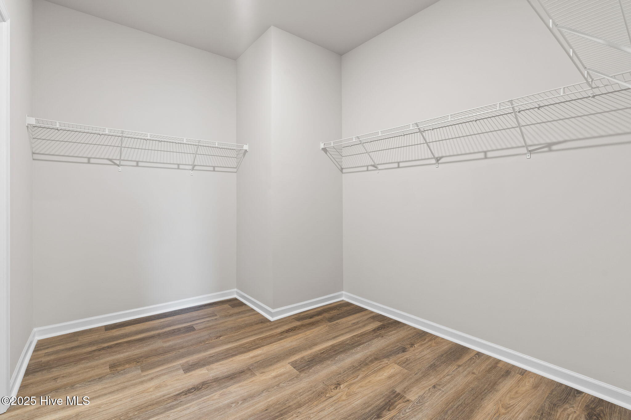 100532867 | Photo 10