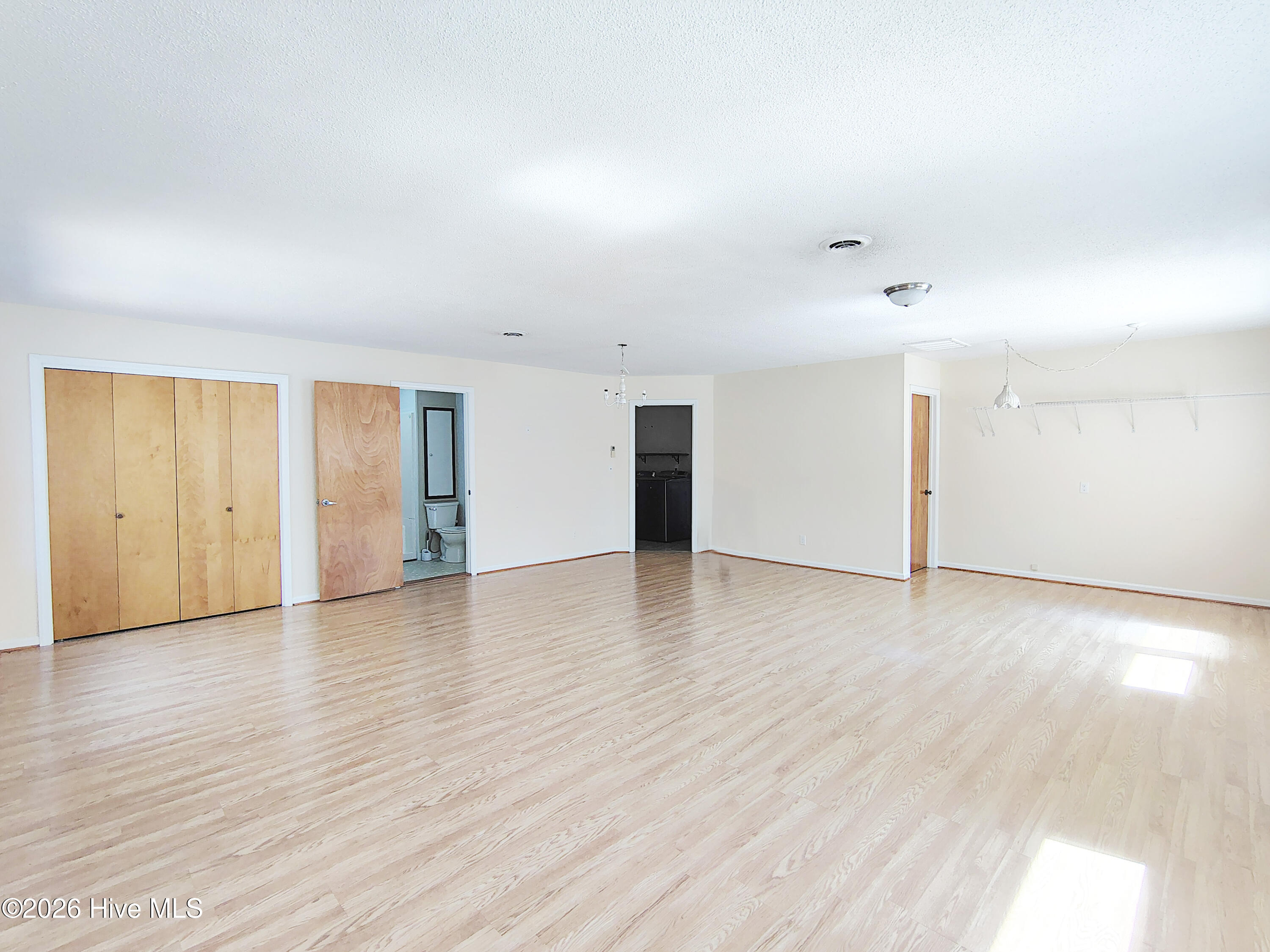 100566737 | Photo 10