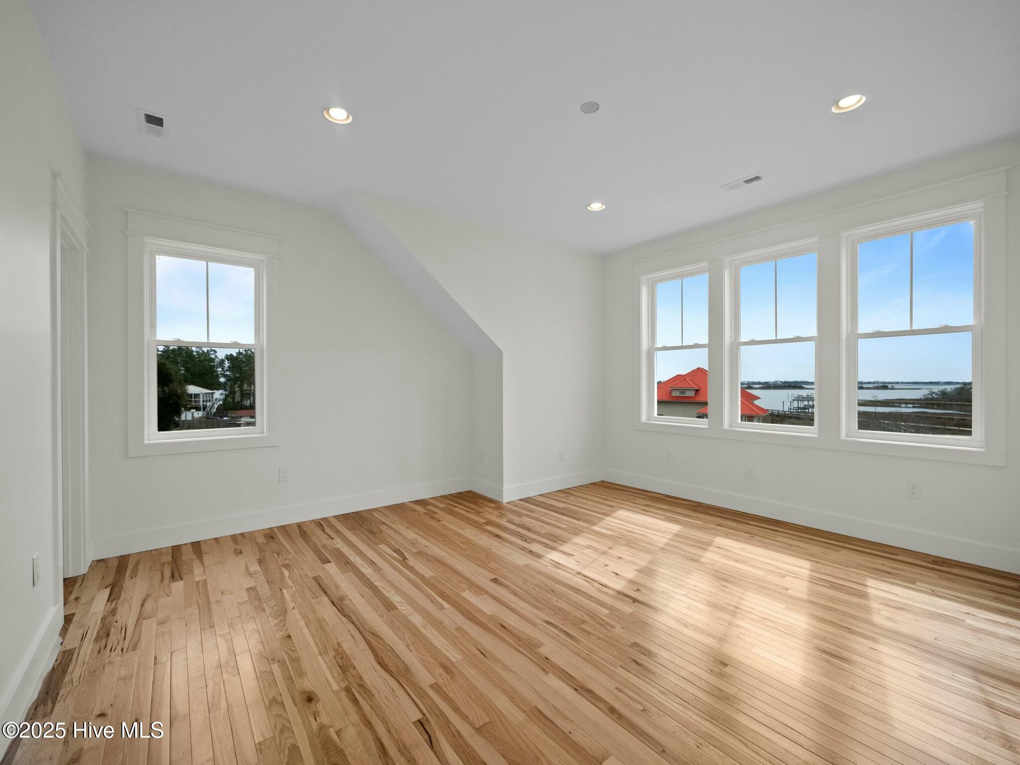 100535594 | Photo 32