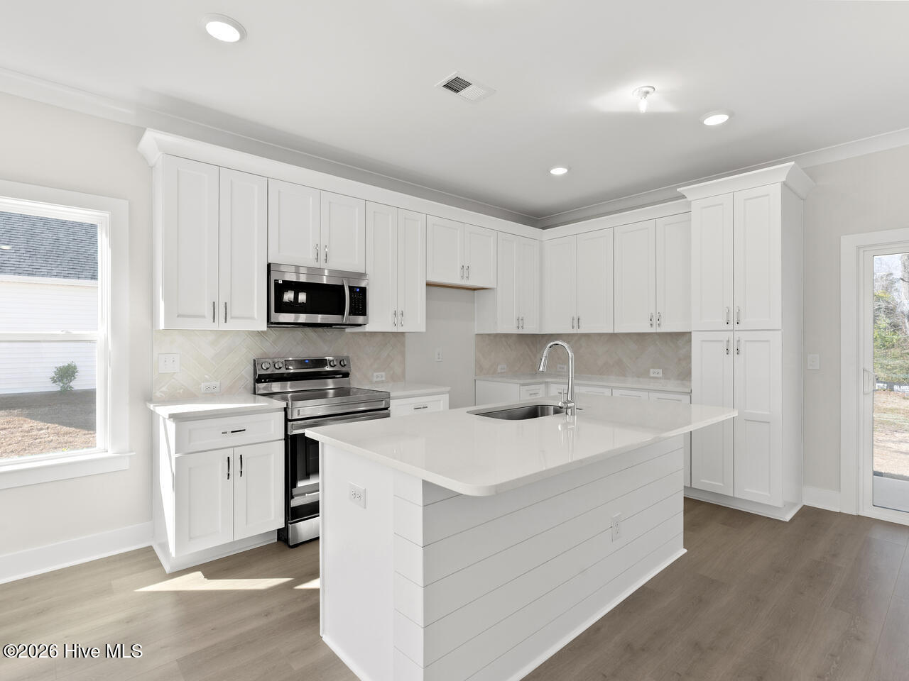 100532361 | Photo 17