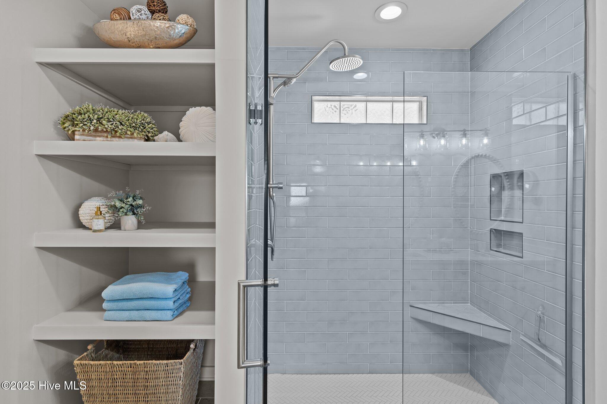 100529383 | Photo 29