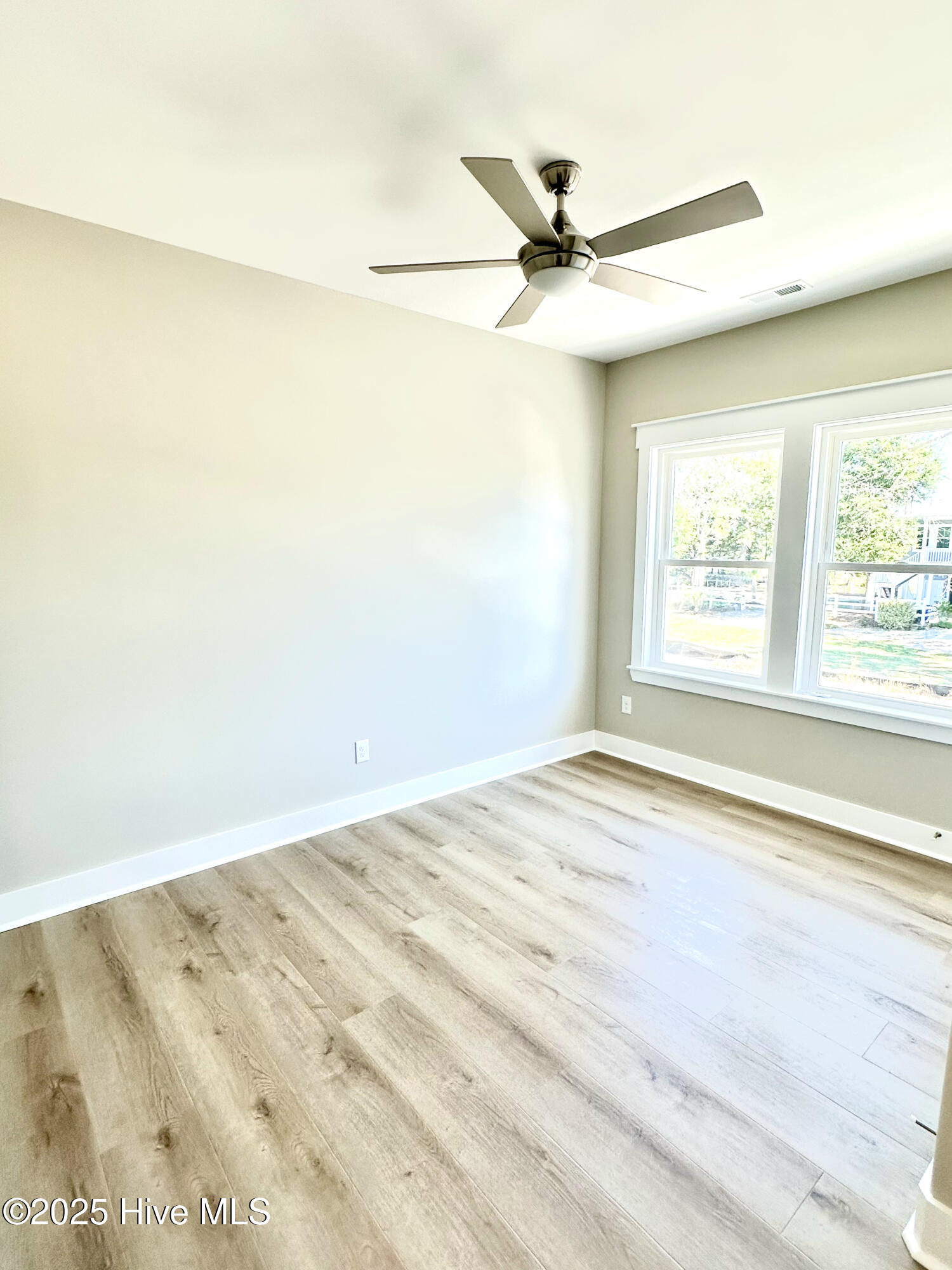 100537365 | Photo 32