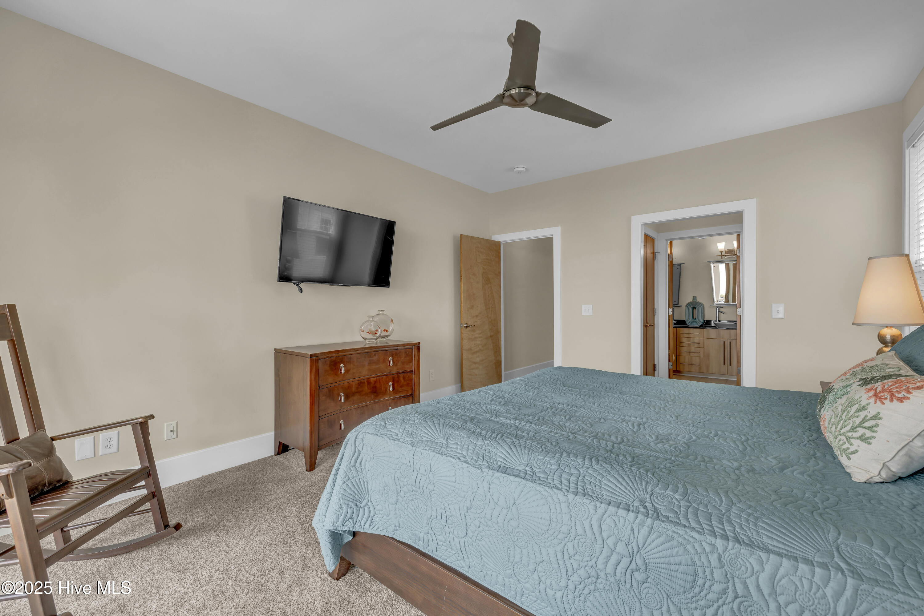 100515880 | Photo 15