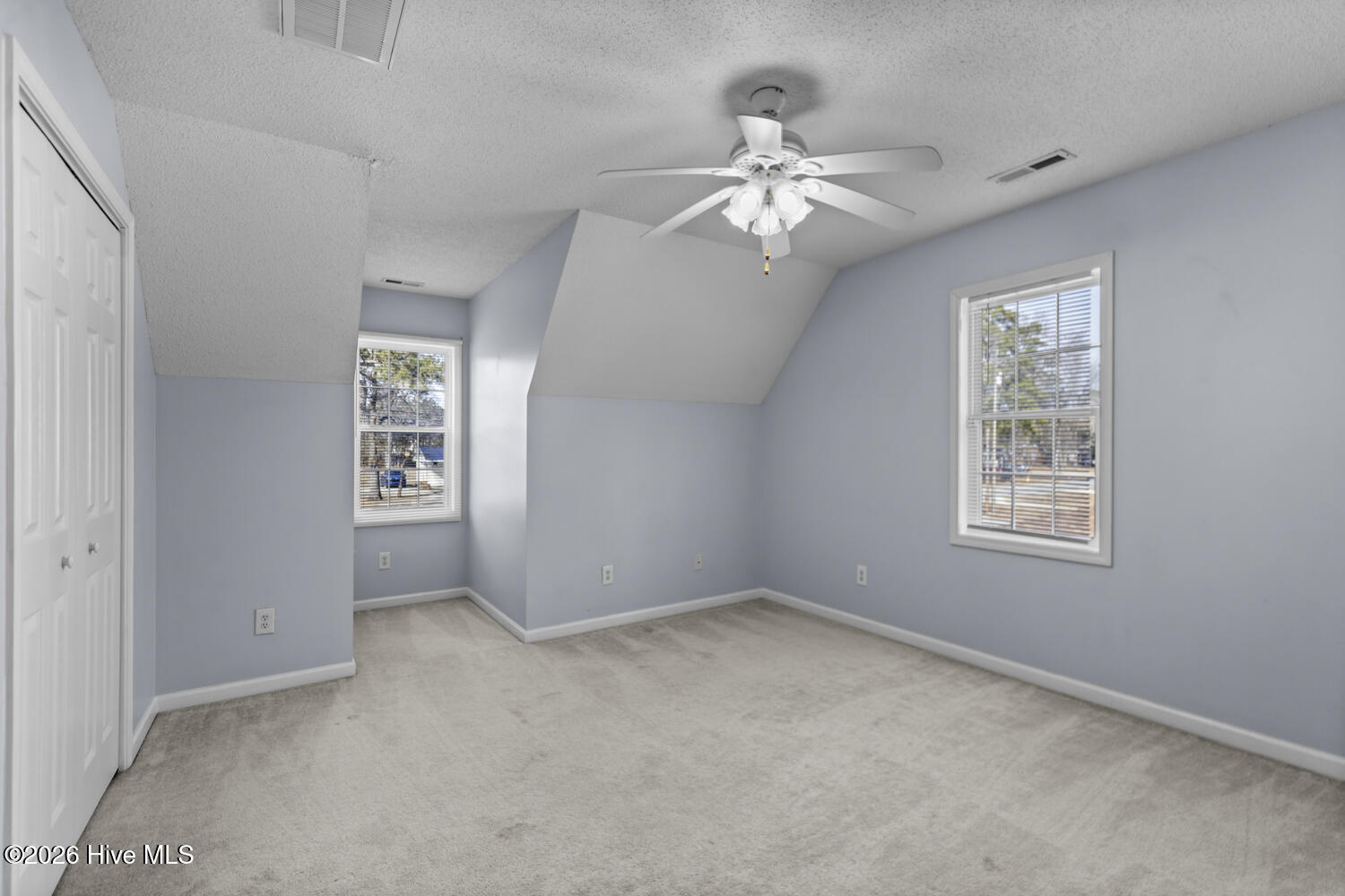 100553913 | Photo 23