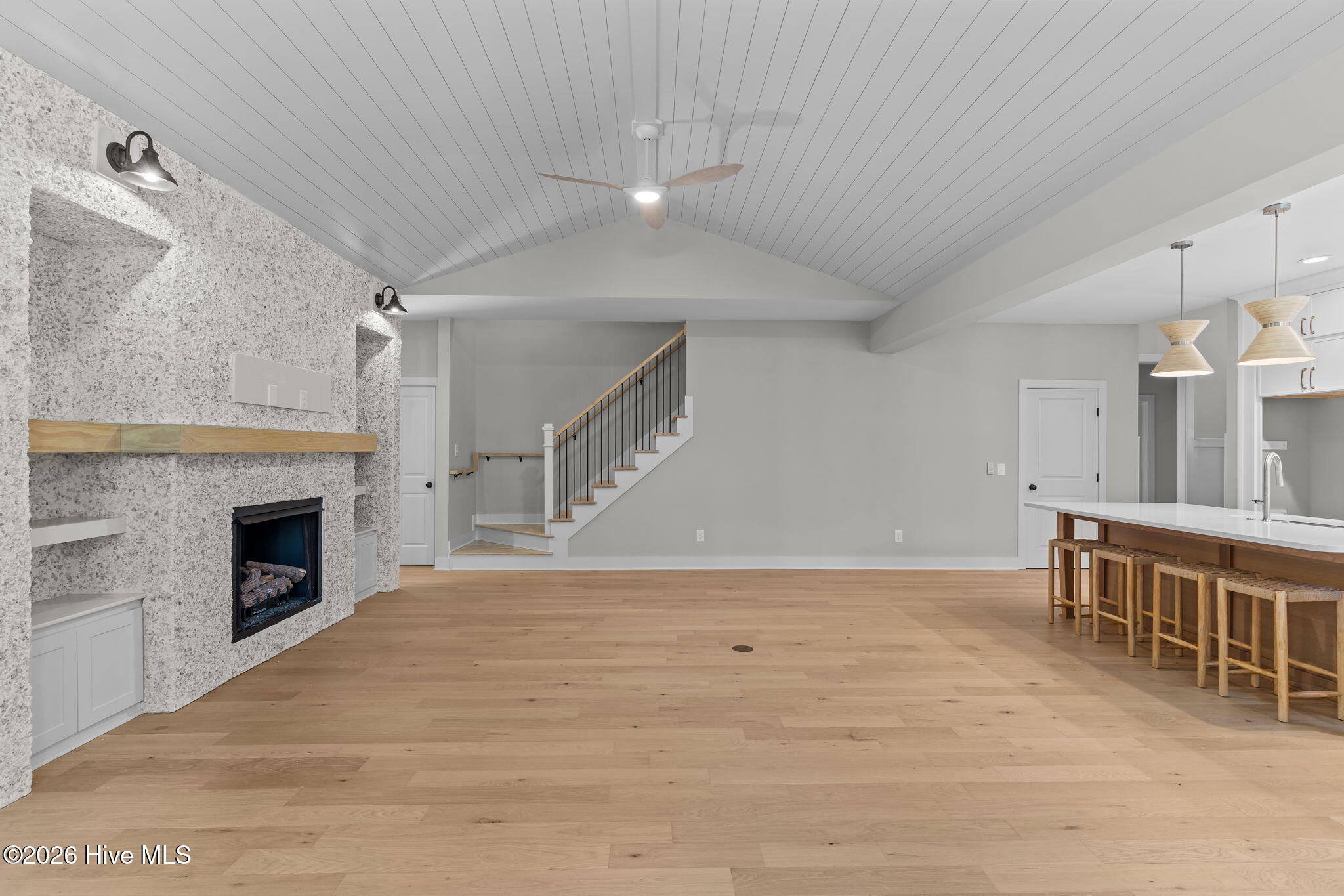 100548925 | Photo 17