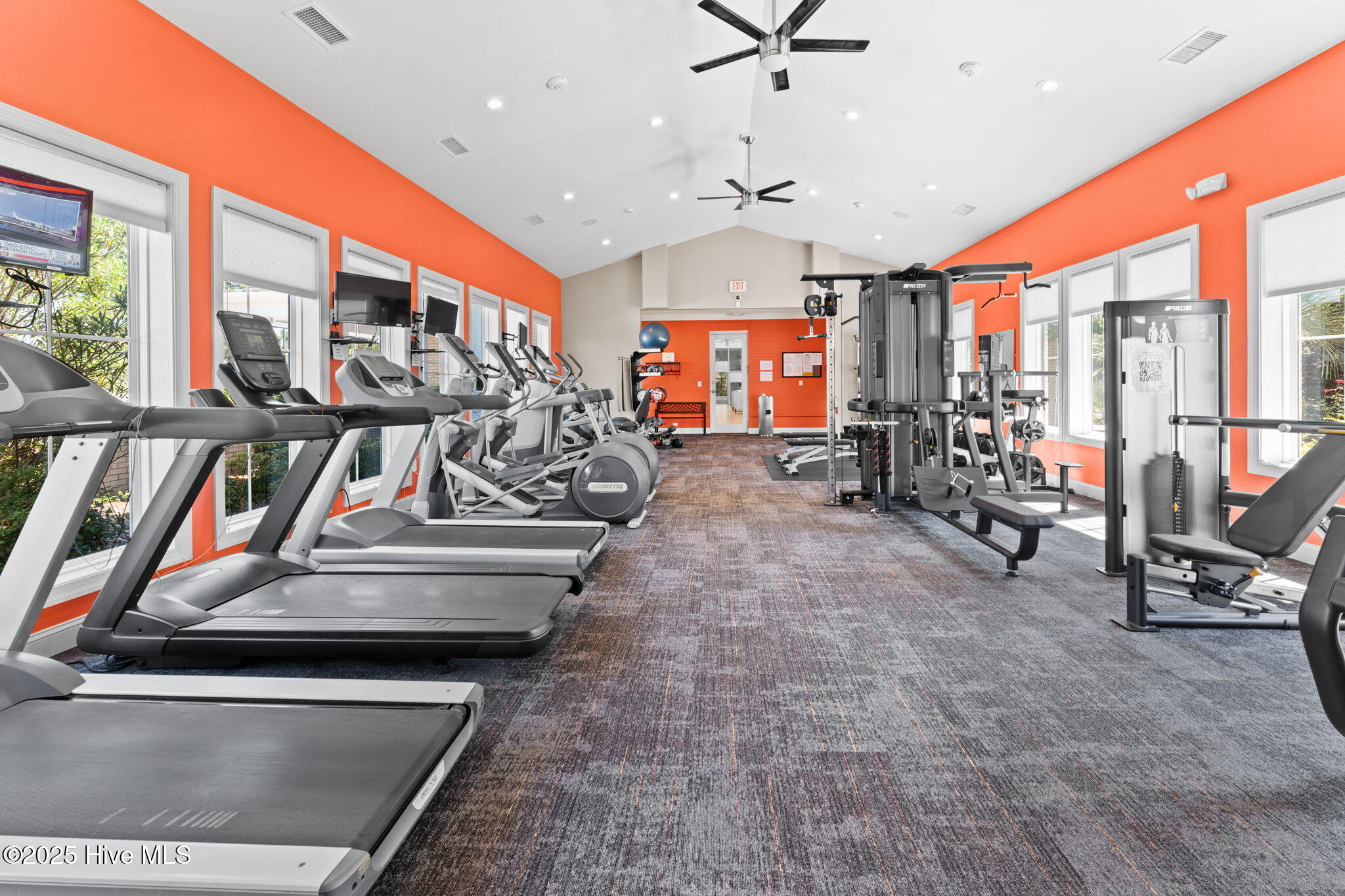 100528082 | Photo 30