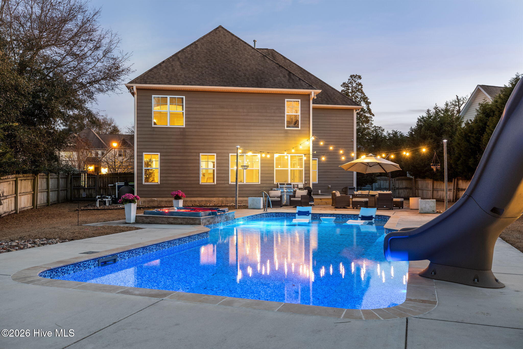 100554627 | Photo 36