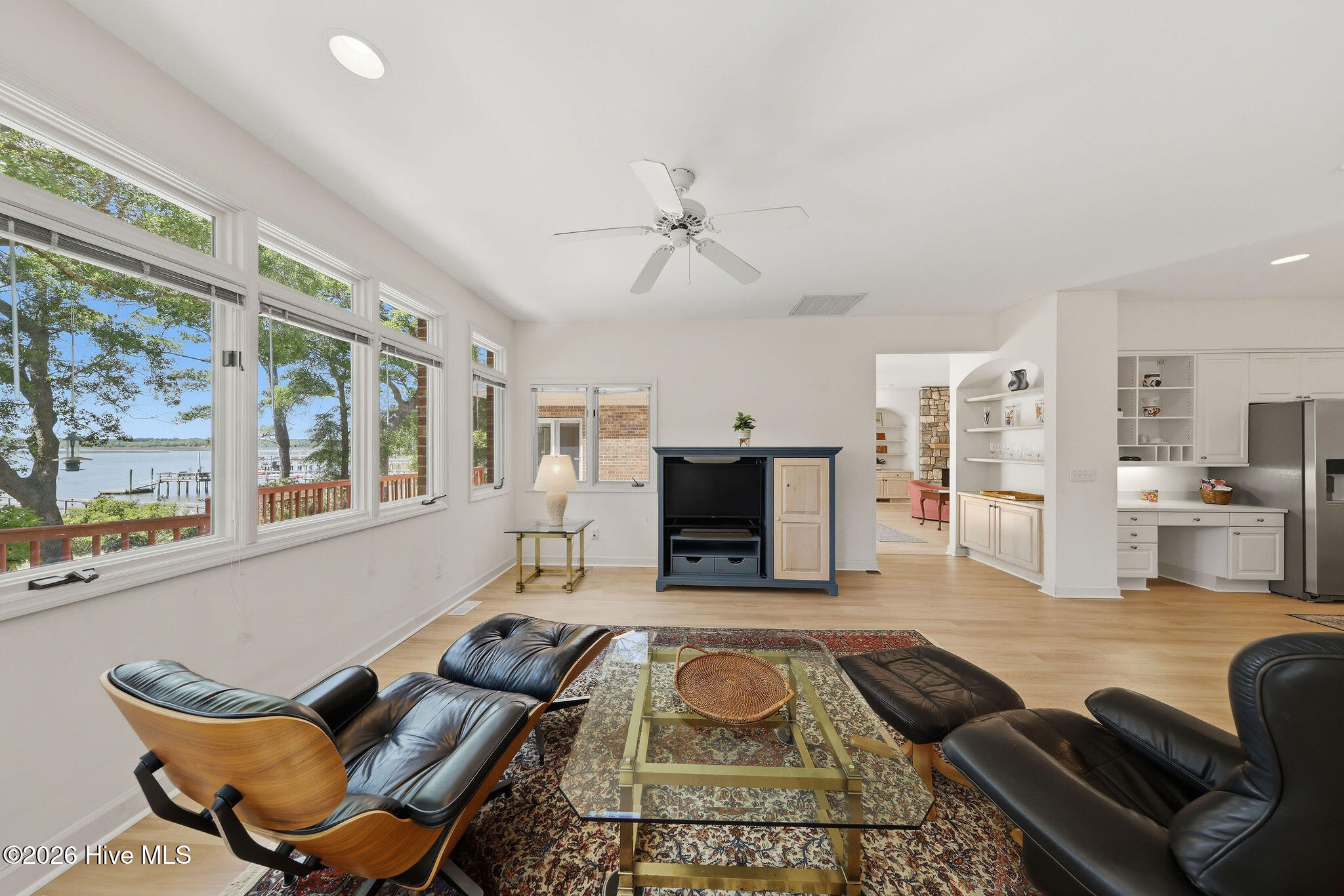 100570378 | Photo 14