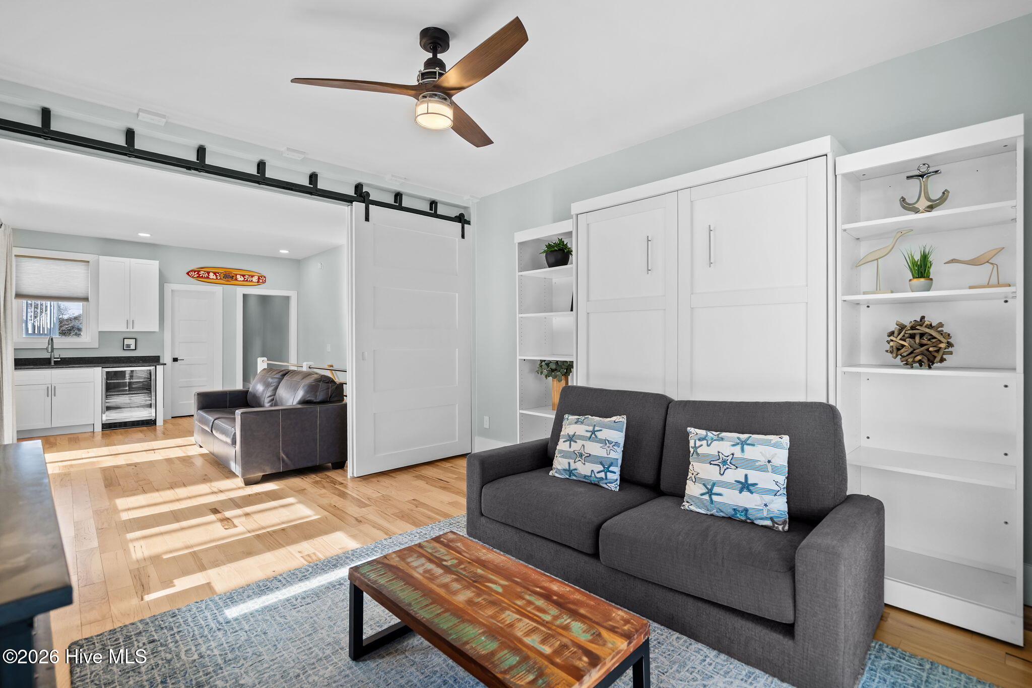 100552743 | Photo 35