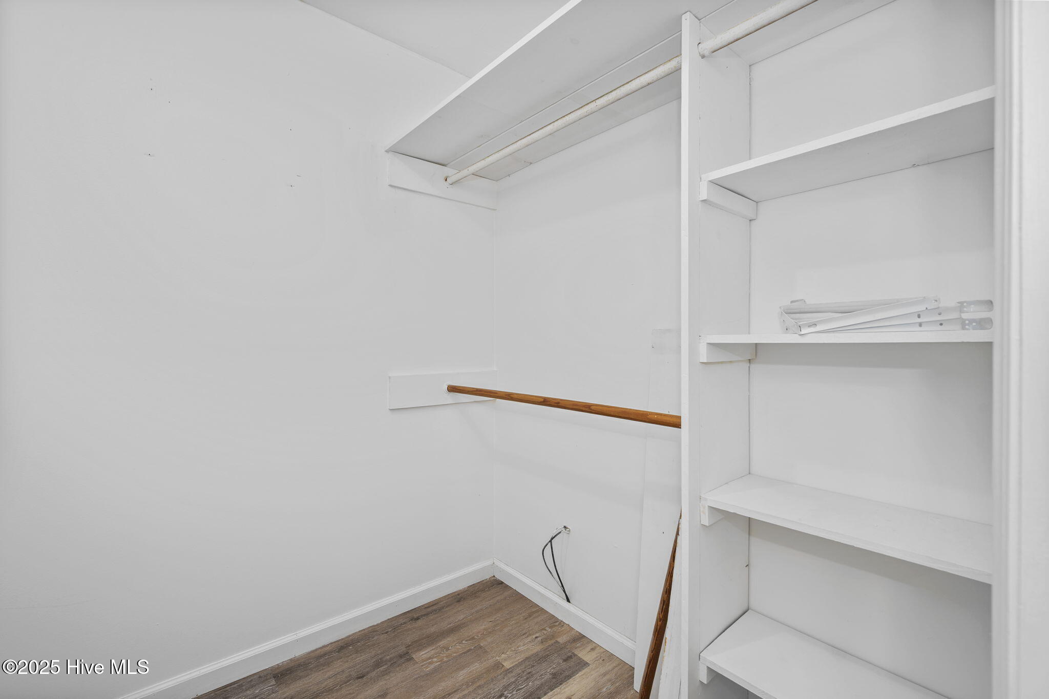 100545145 | Photo 47