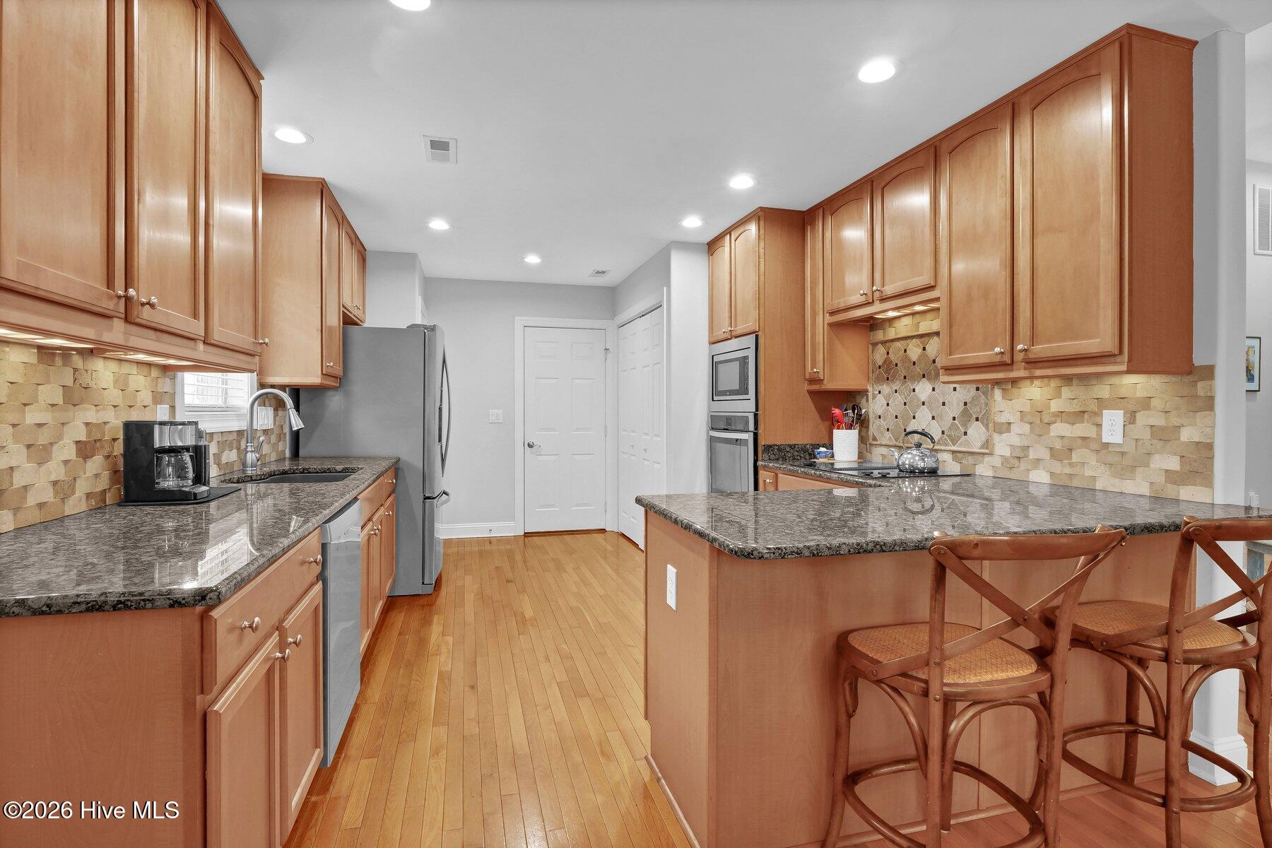 100562054 | Photo 12