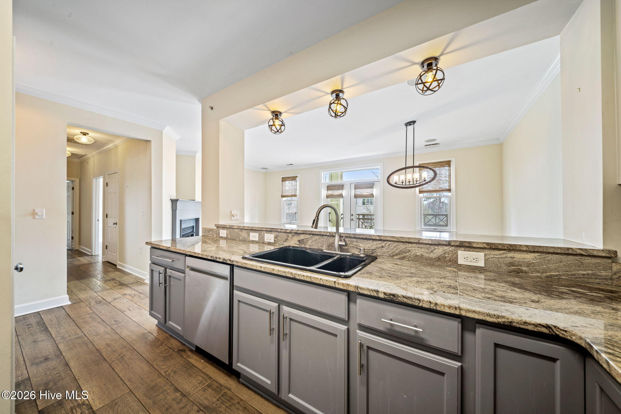 100557806 | Photo 18