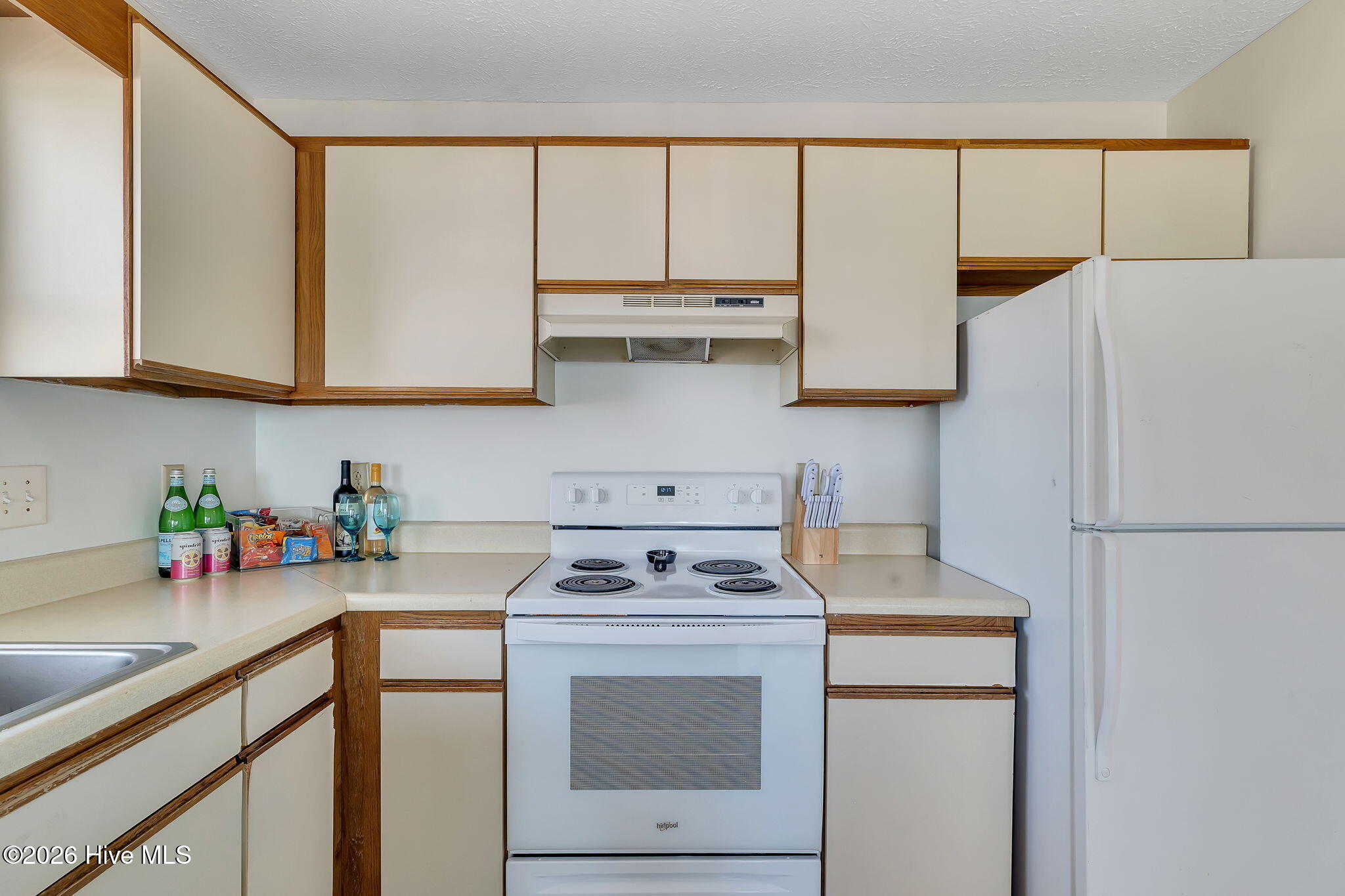 100548009 | Photo 23