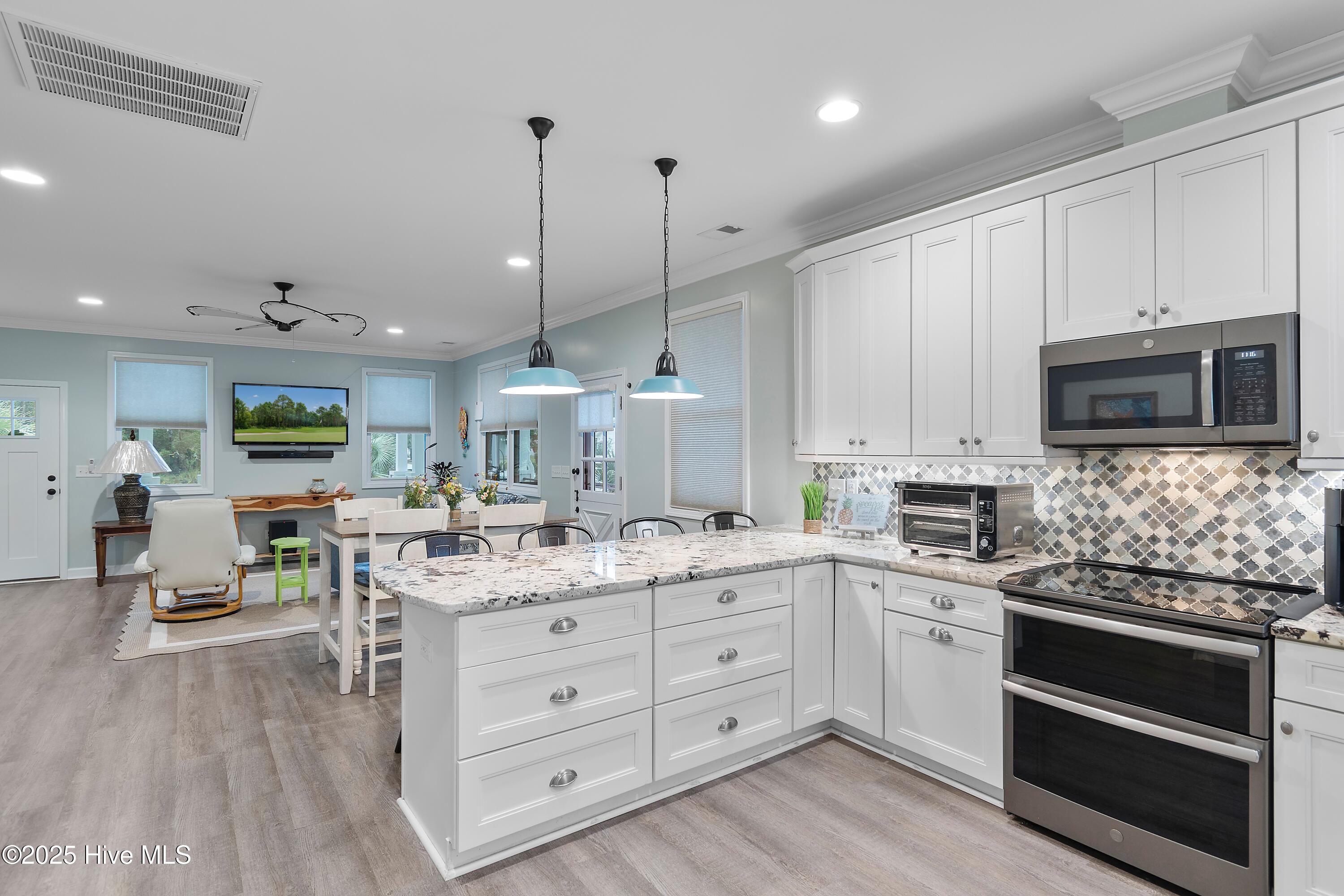 100538437 | Photo 22