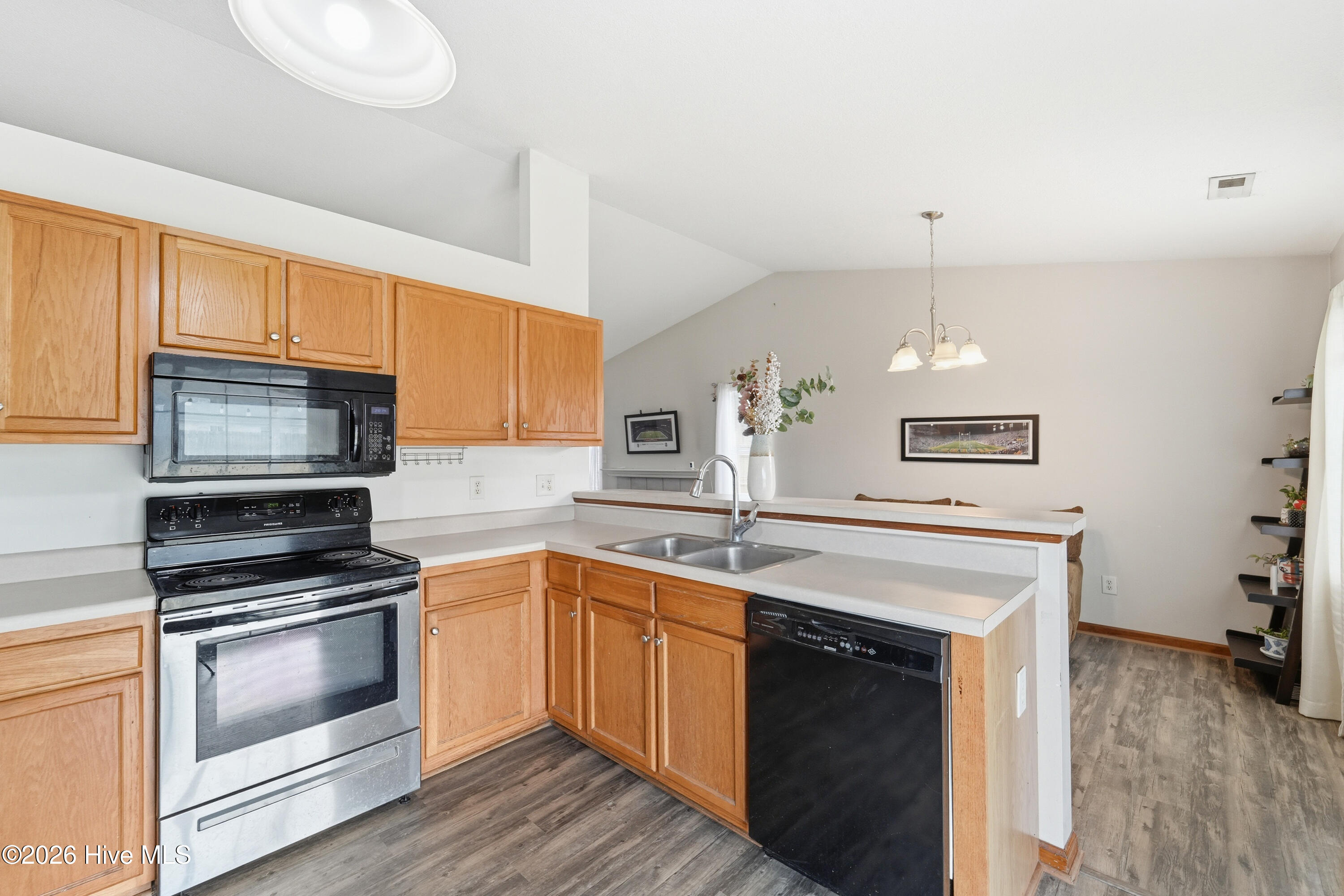 100562378 | Photo 28