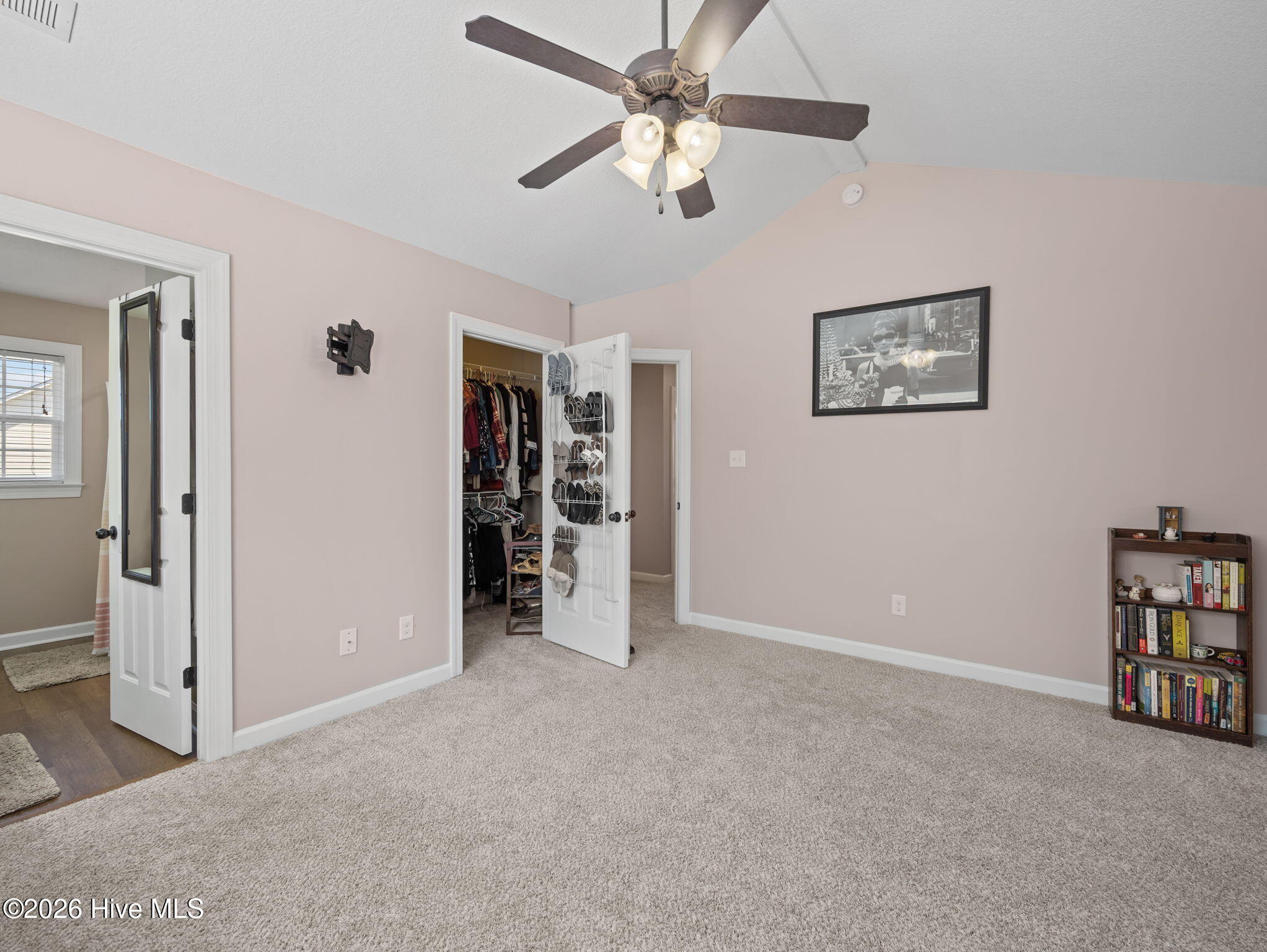 100569646 | Photo 25