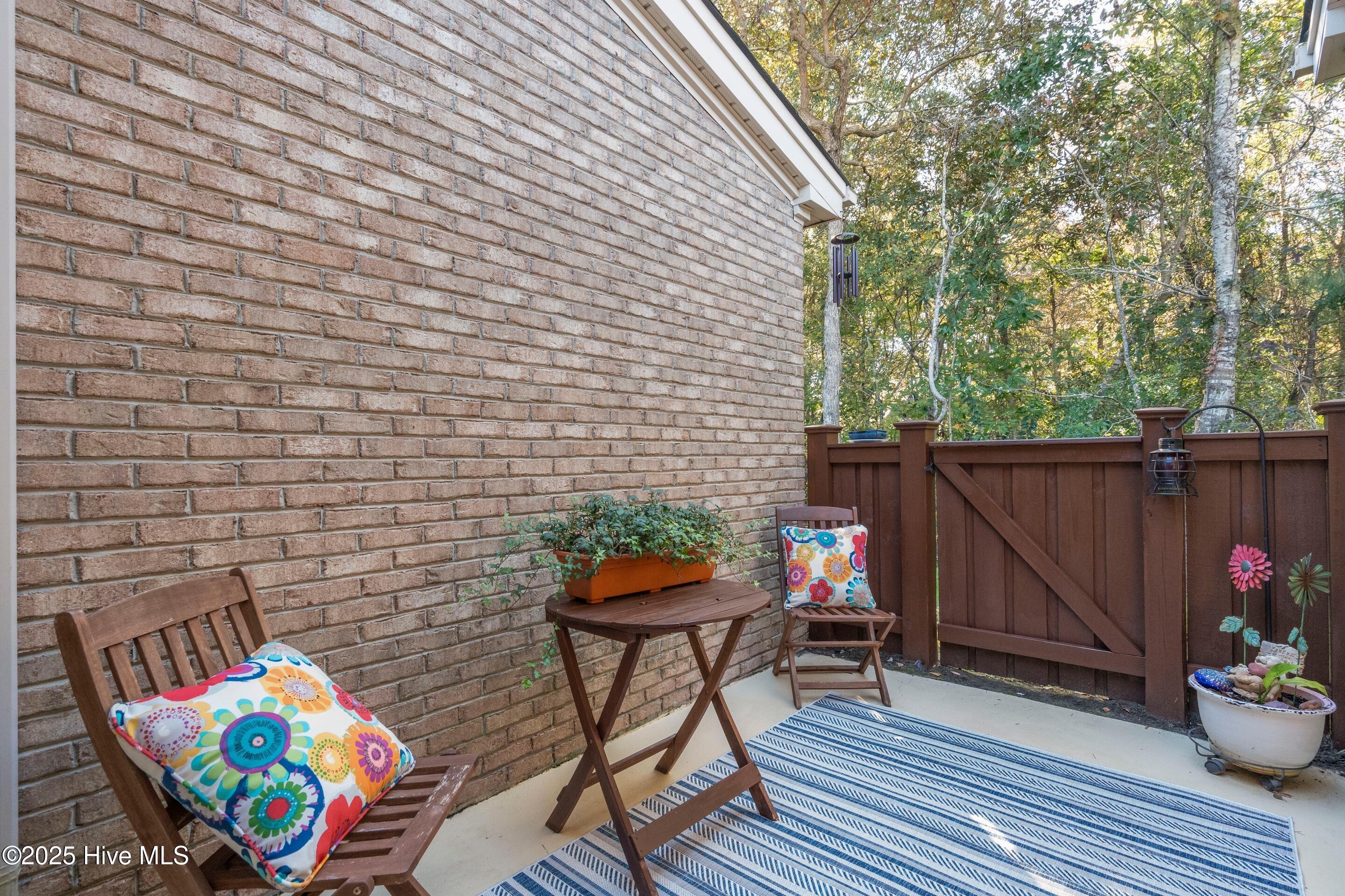 100540671 | Photo 35