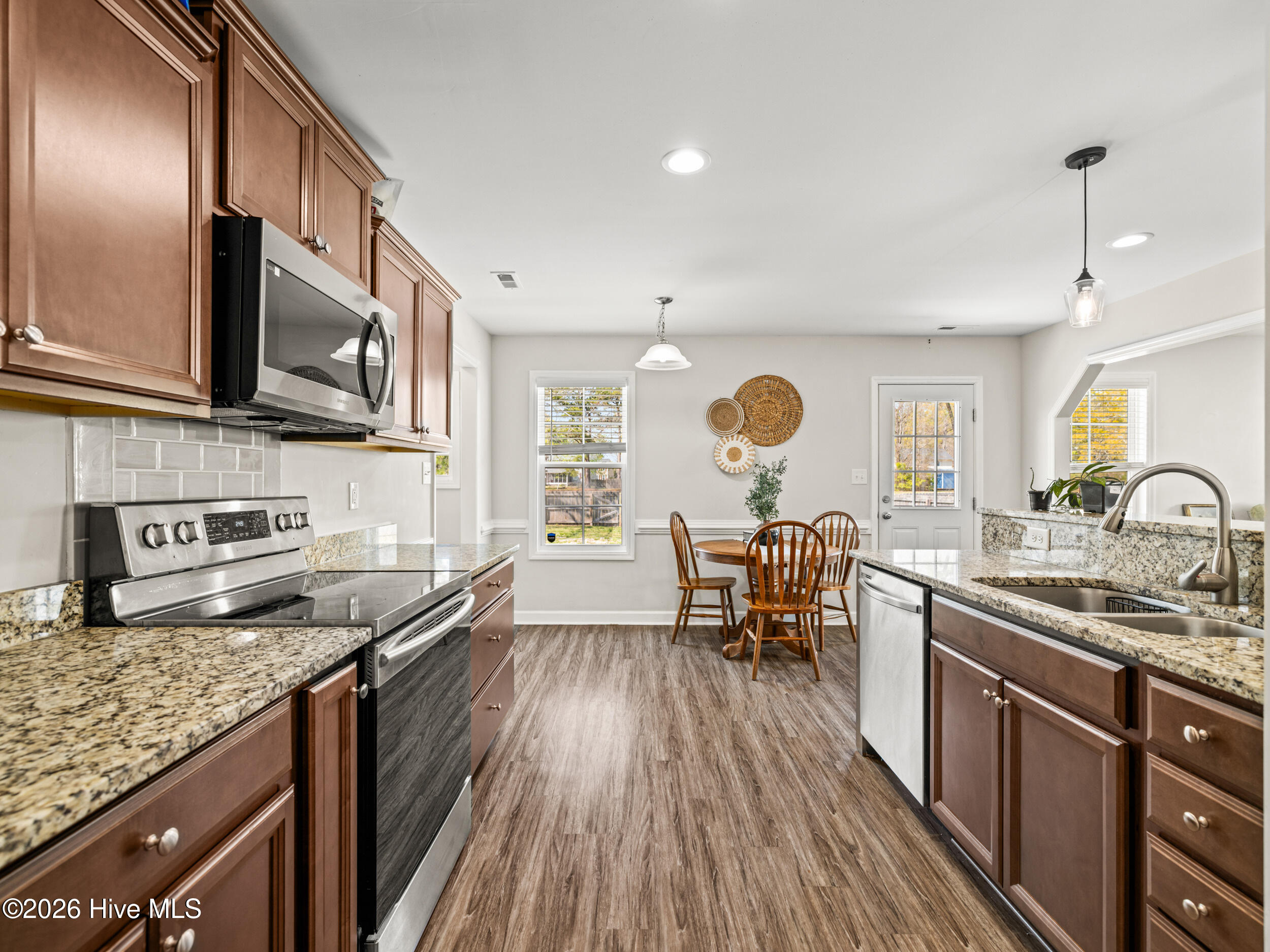 100565211 | Photo 27