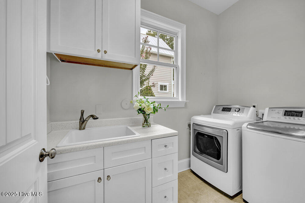 100505829 | Photo 23