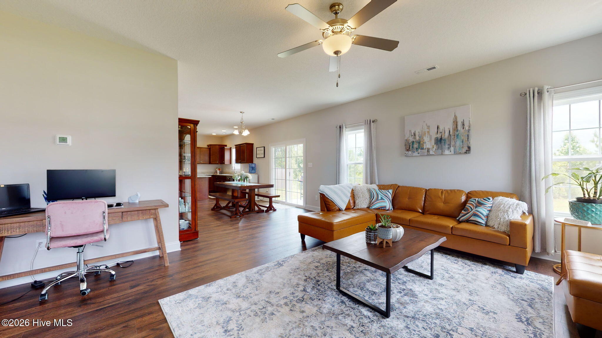 100558760 | Photo 11