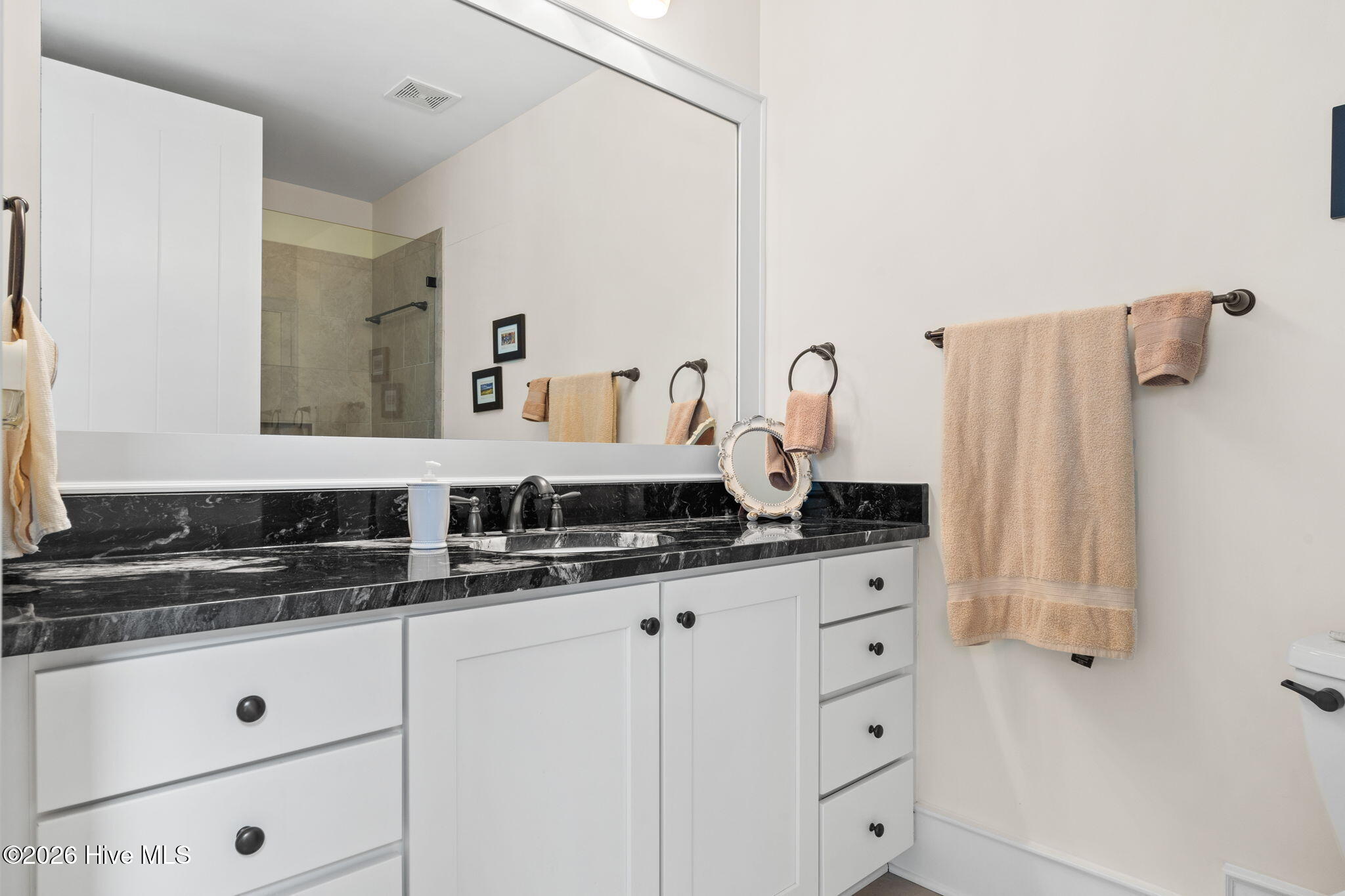 100563236 | Photo 28