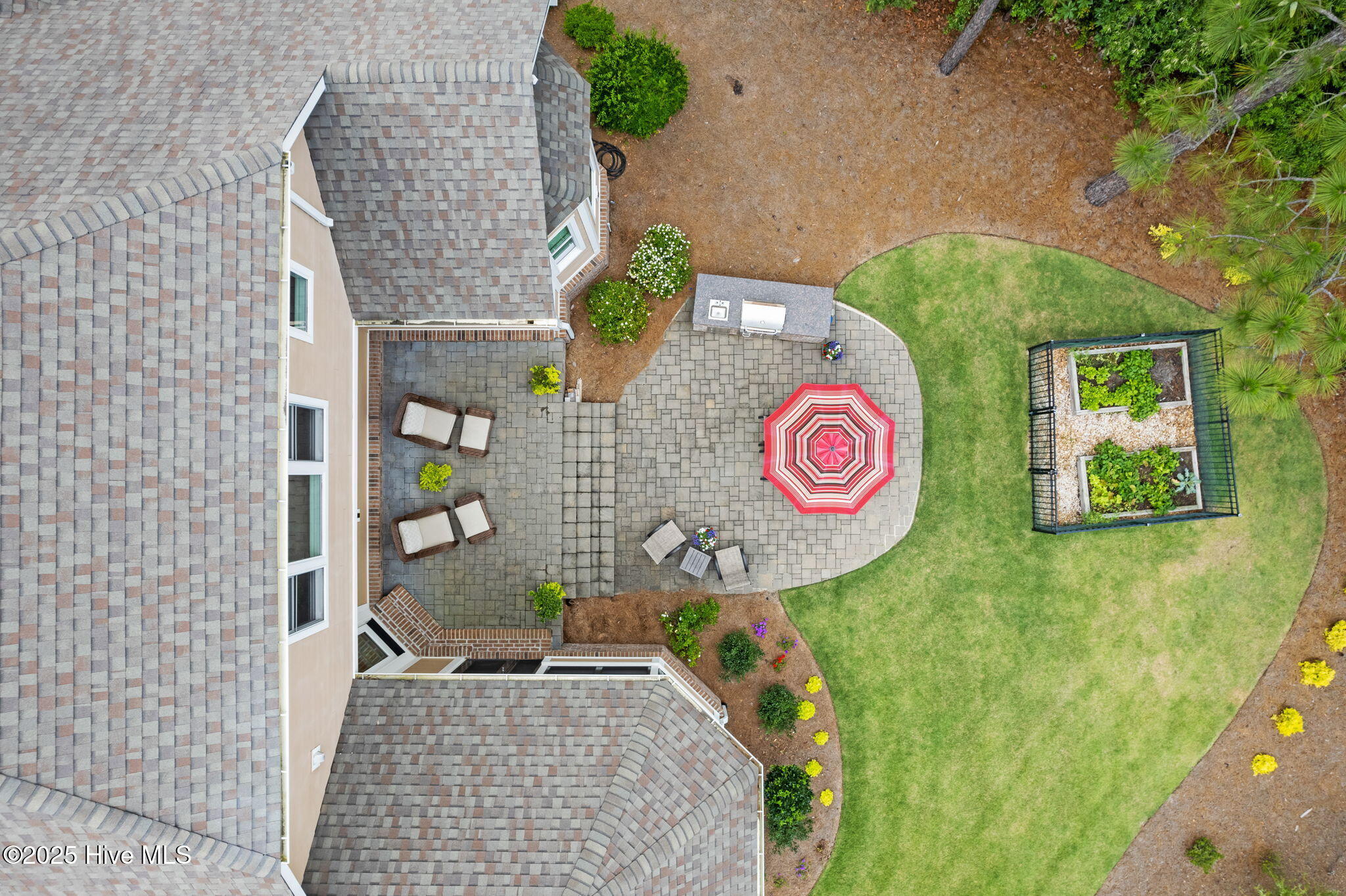 100562401 | Photo 16