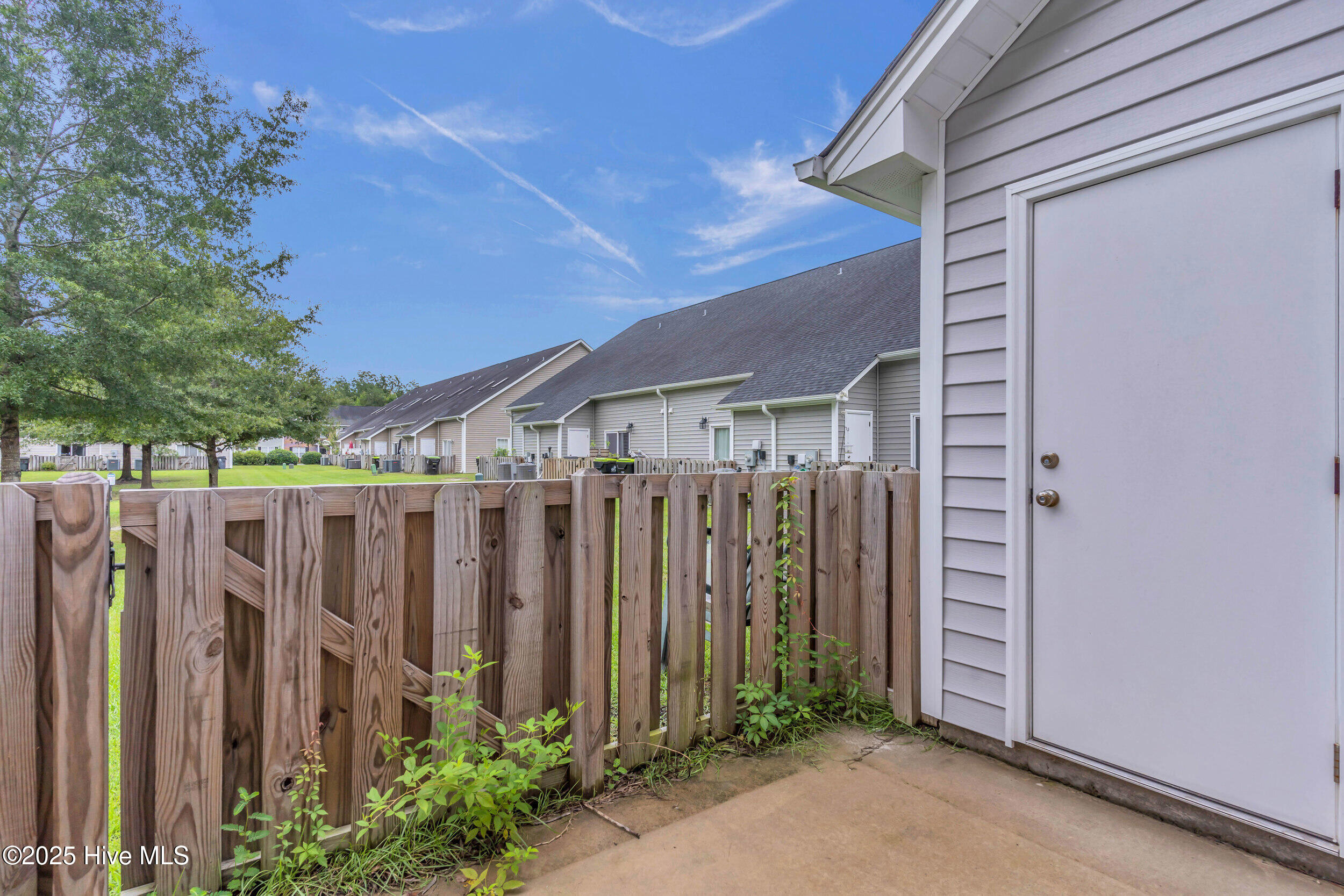 100549260 | Photo 35