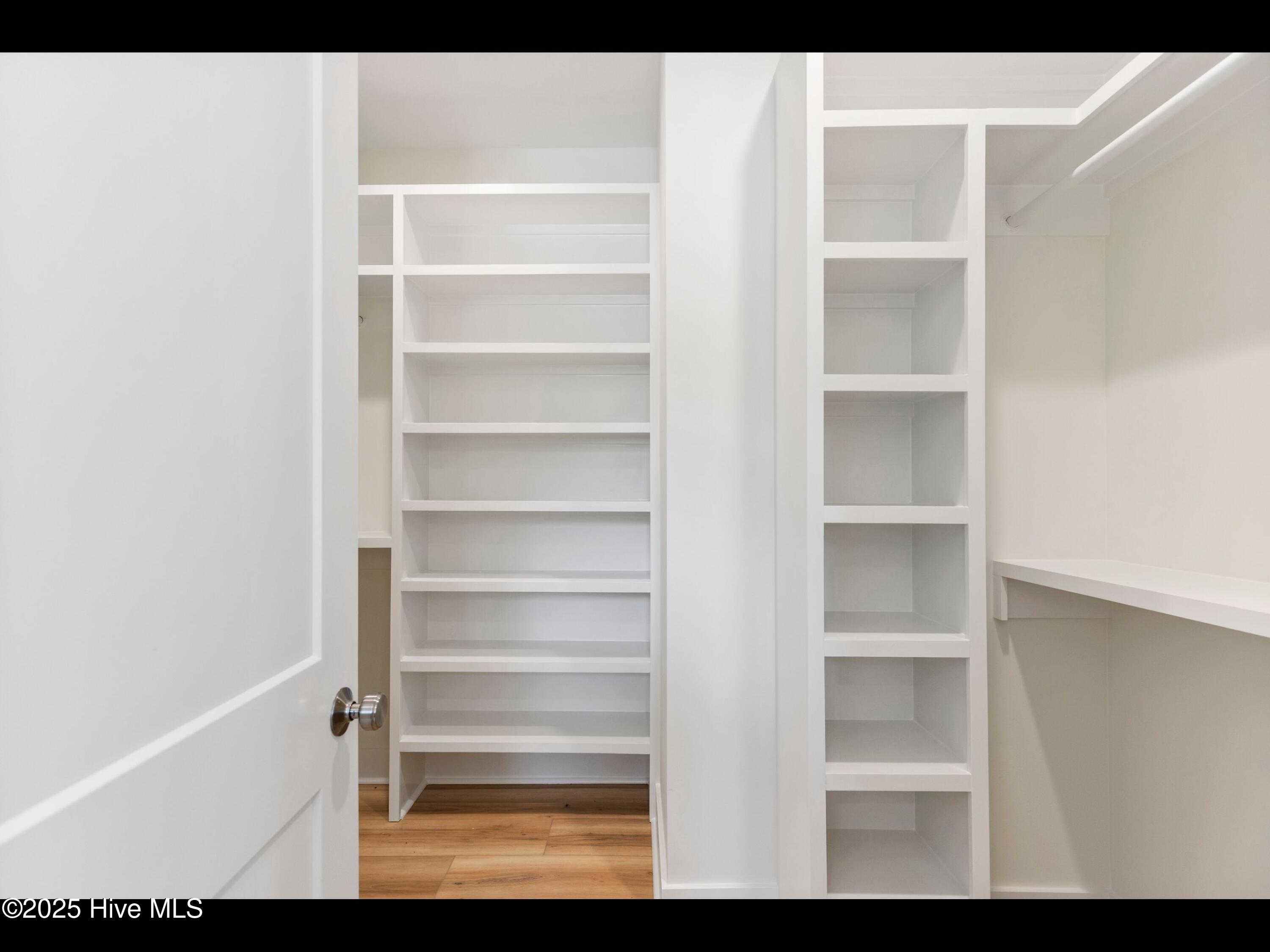 100490321 | Photo 29