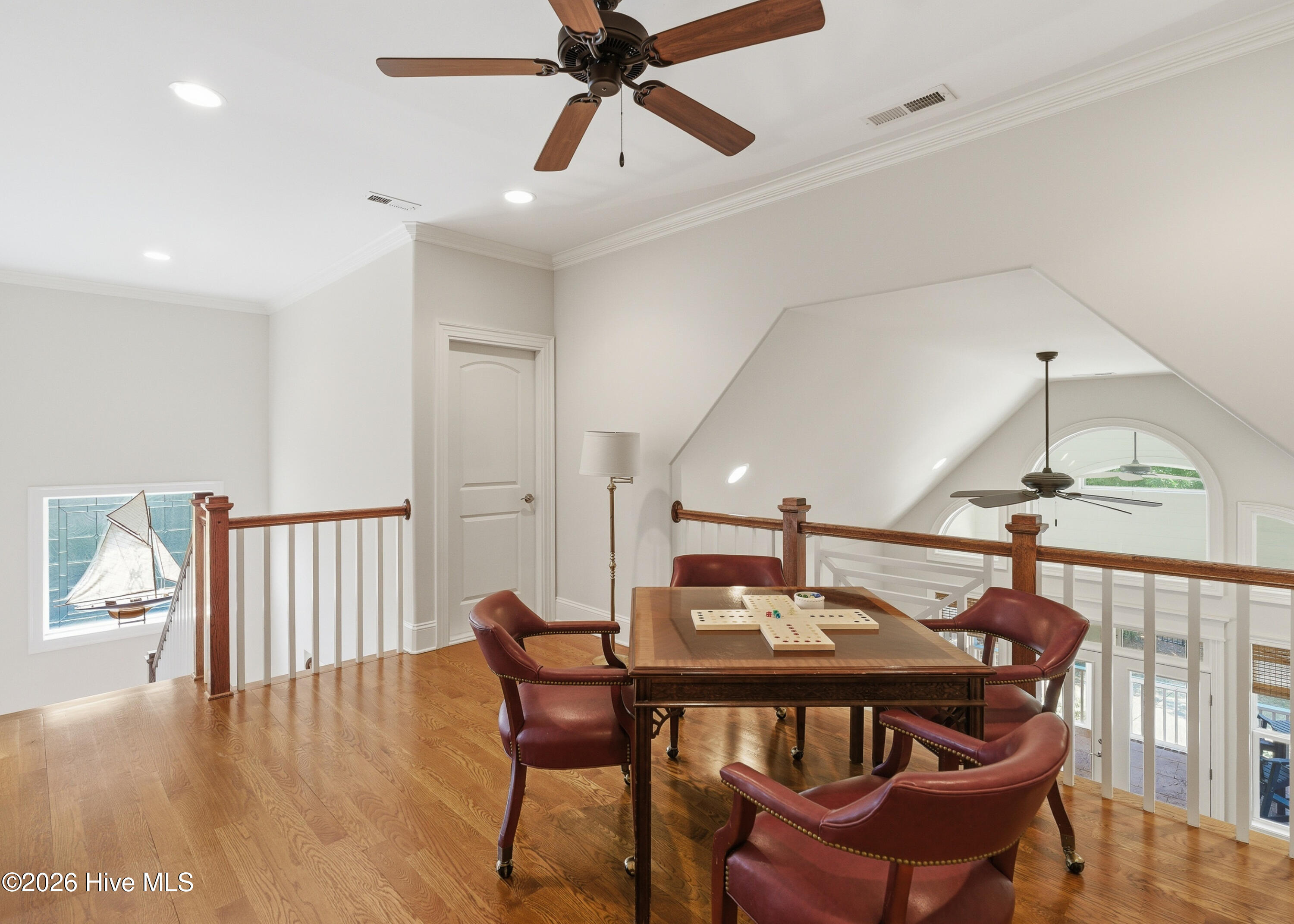 100569454 | Photo 47