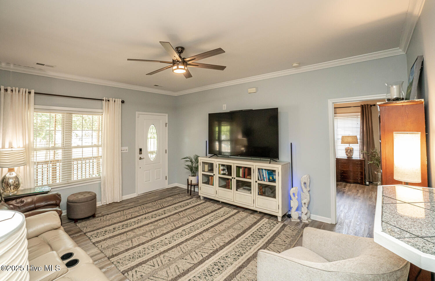 100532611 | Photo 30