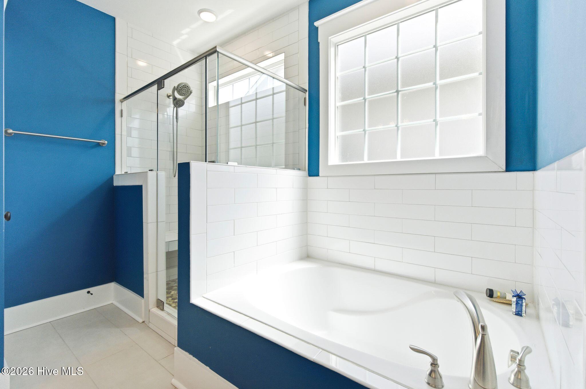 100565935 | Photo 25