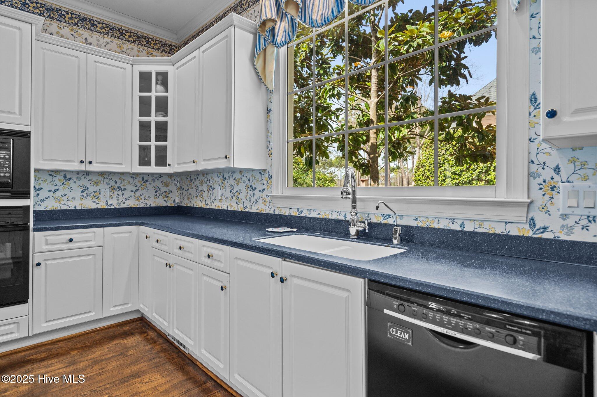 Great window/light over Kitchen sink