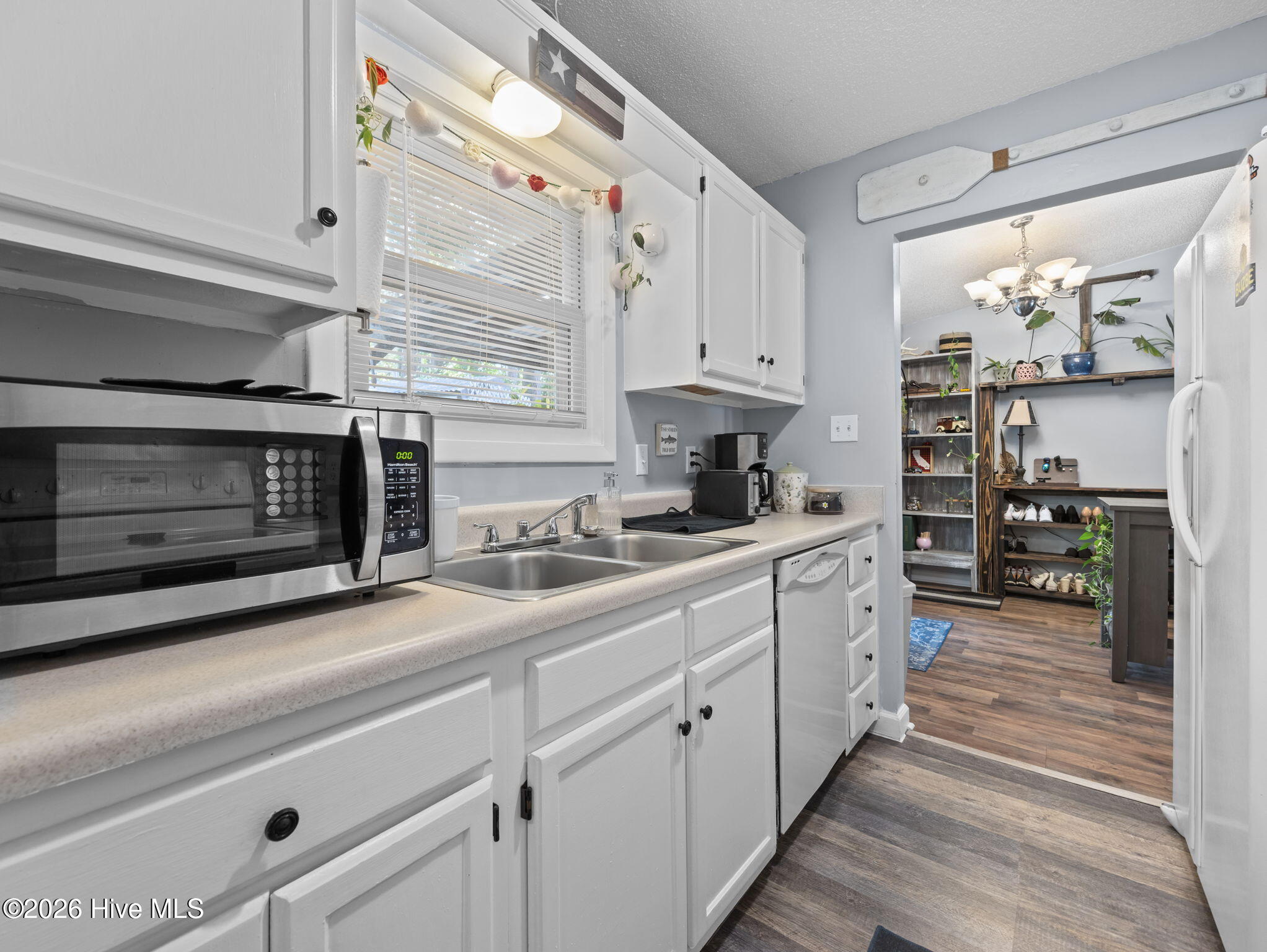 100567245 | Photo 14