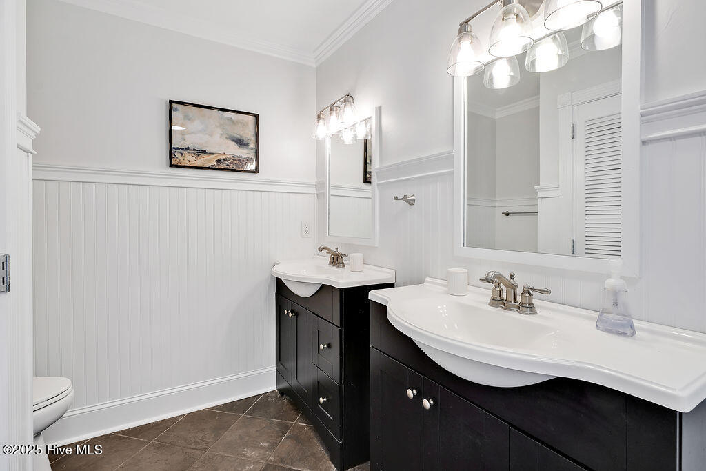 100508979 | Photo 85