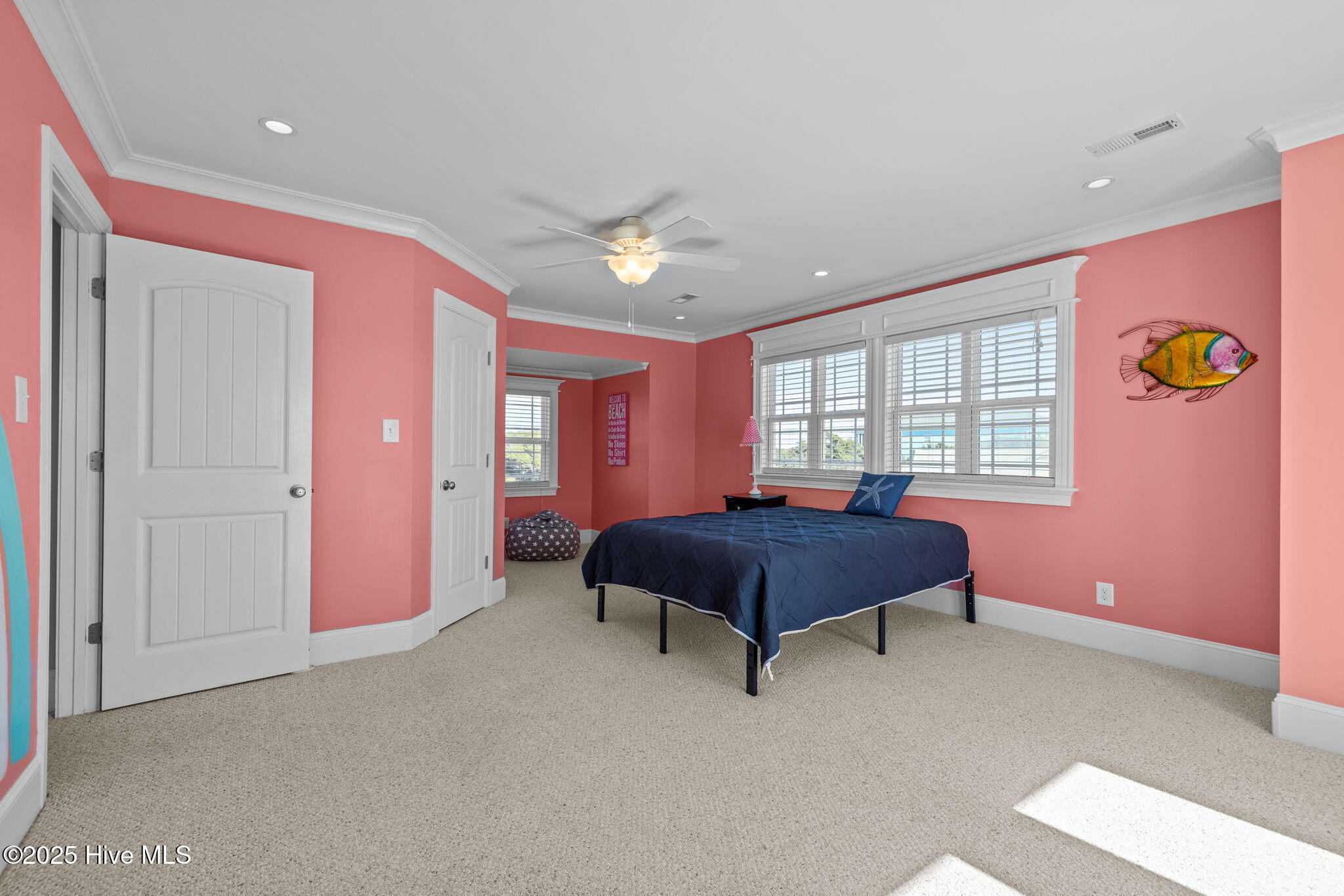 100537842 | Photo 14