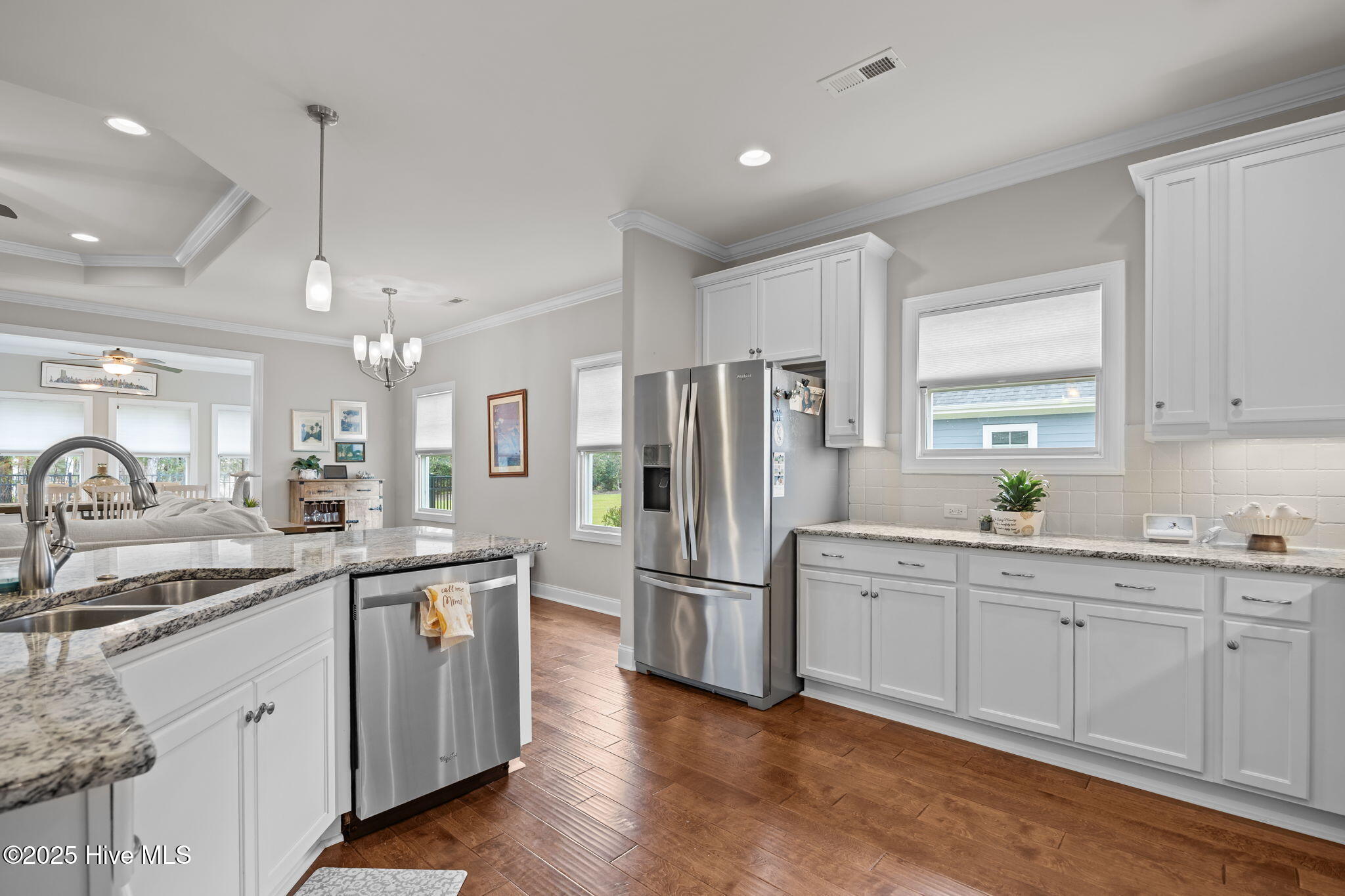 100536658 | Photo 11