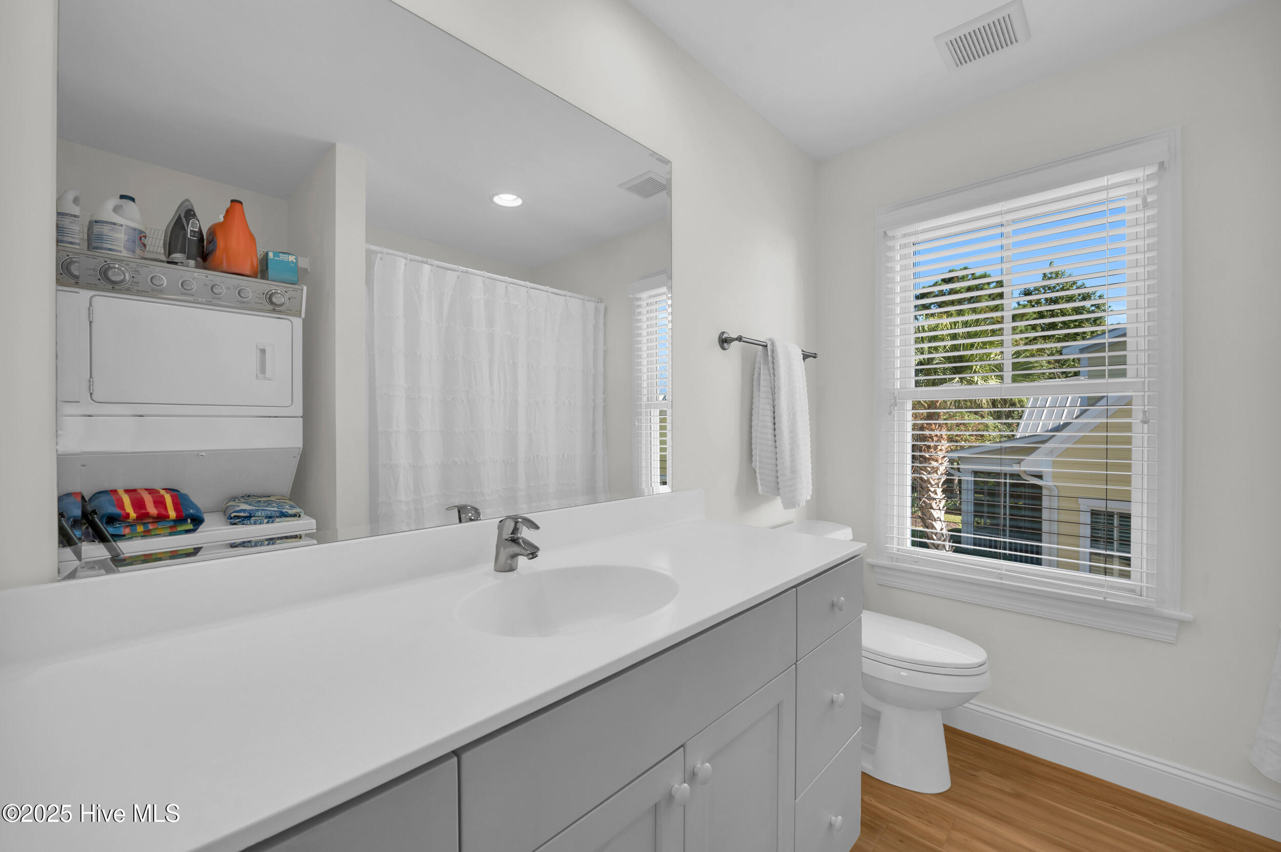 100532568 | Photo 43