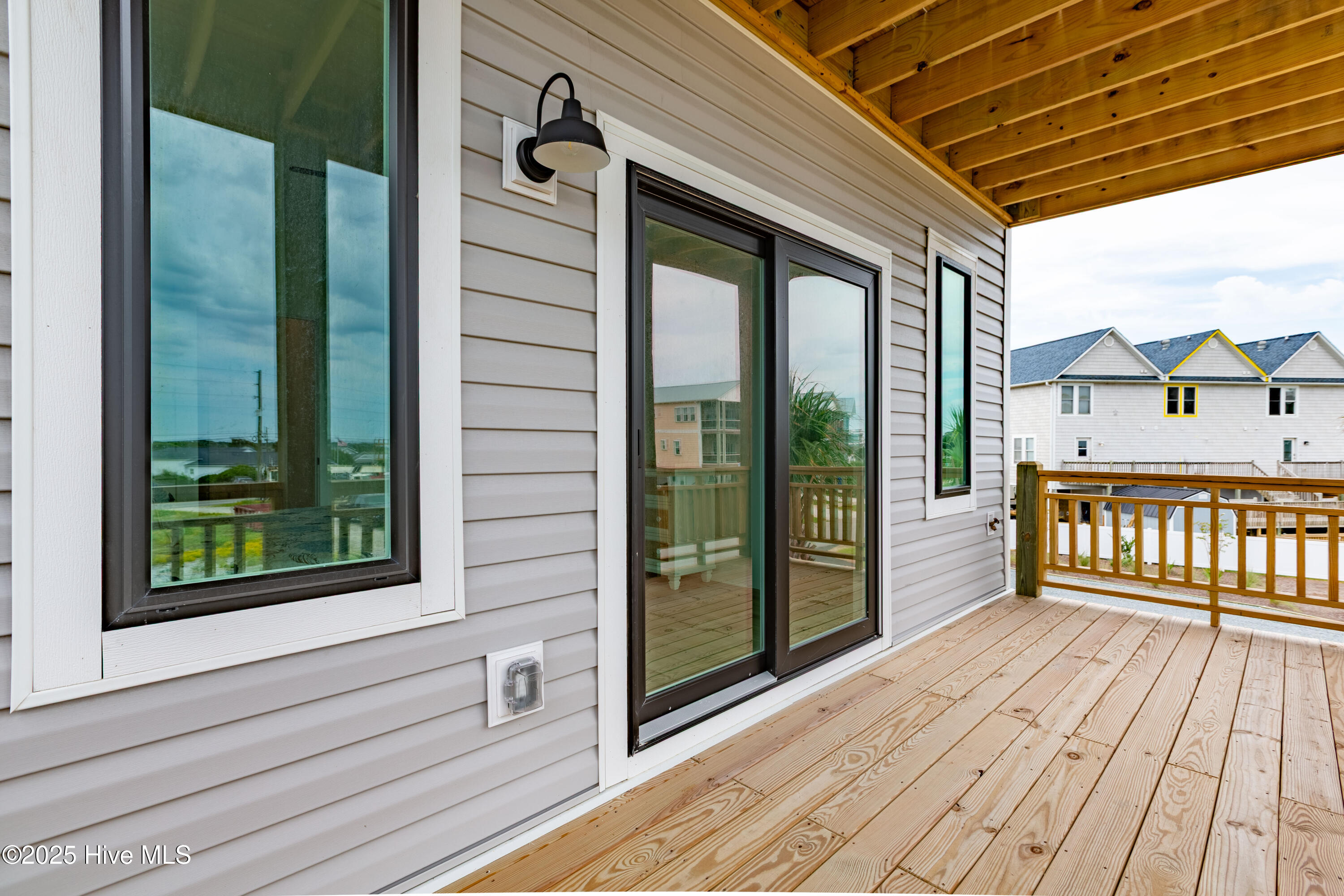 100545924 | Photo 42