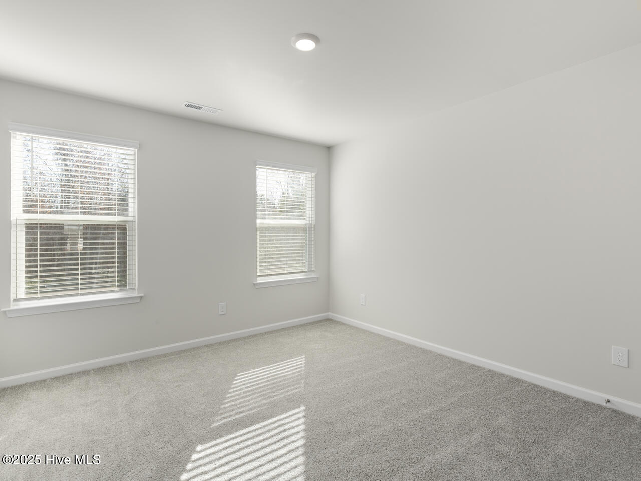 100547715 | Photo 33