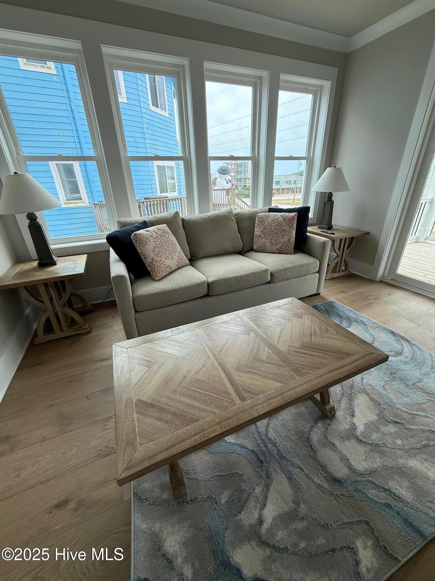 100498103 | Photo 49