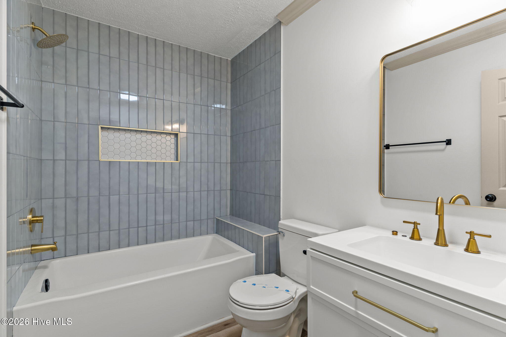 100557203 | Photo 36