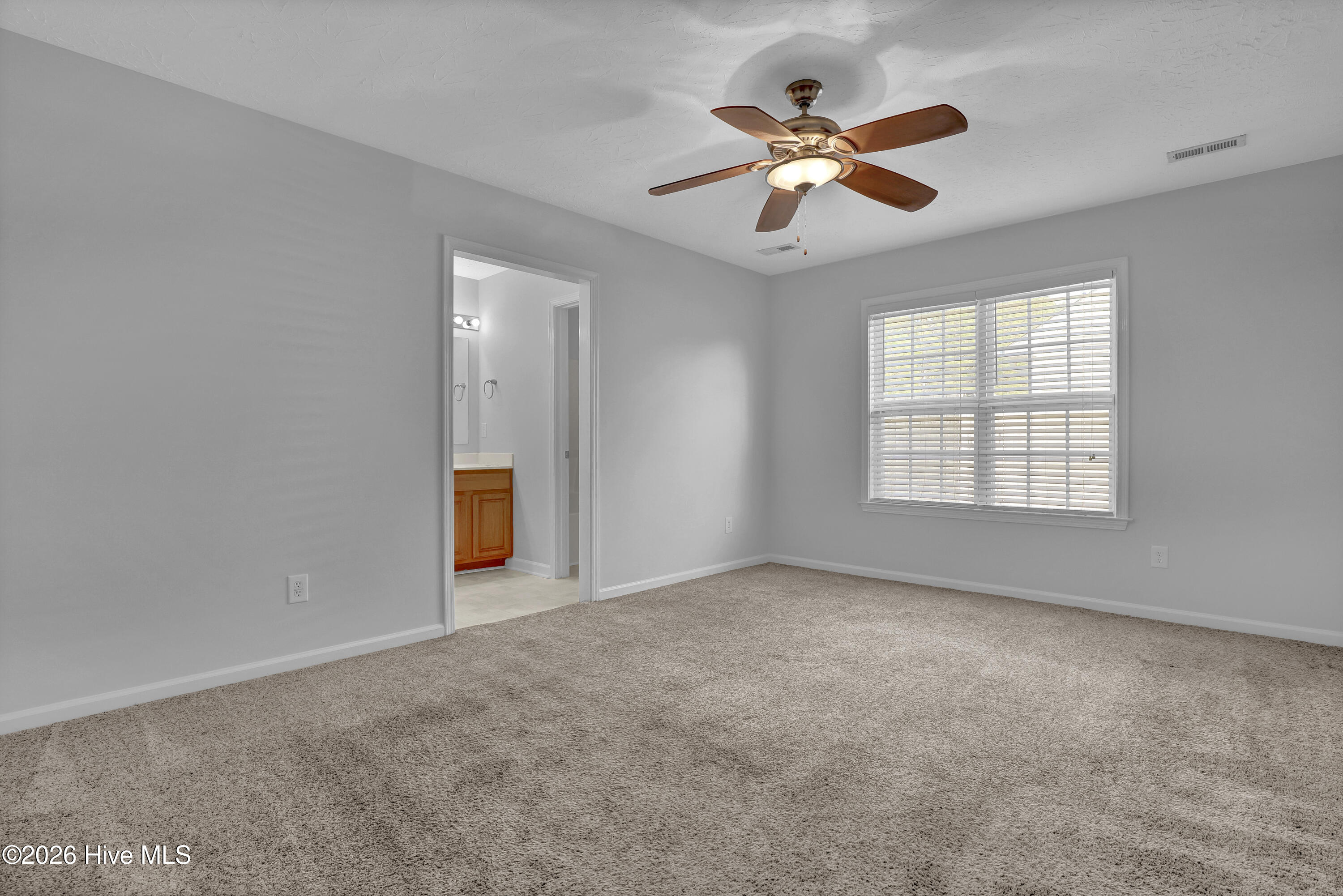 100549812 | Photo 20