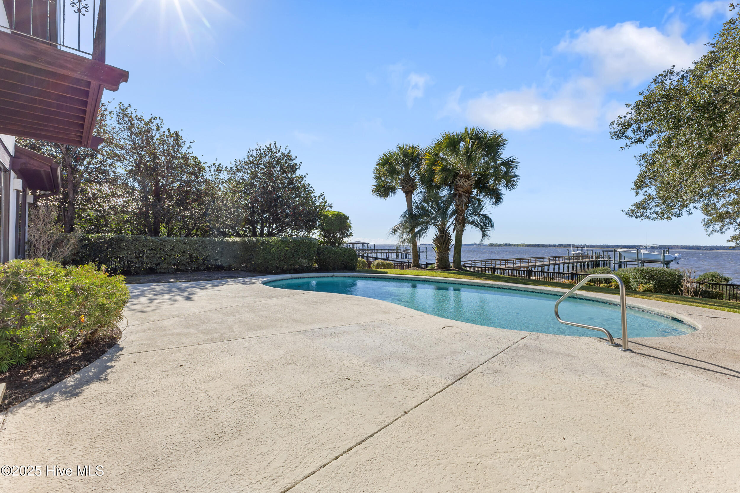 100541018 | Photo 43