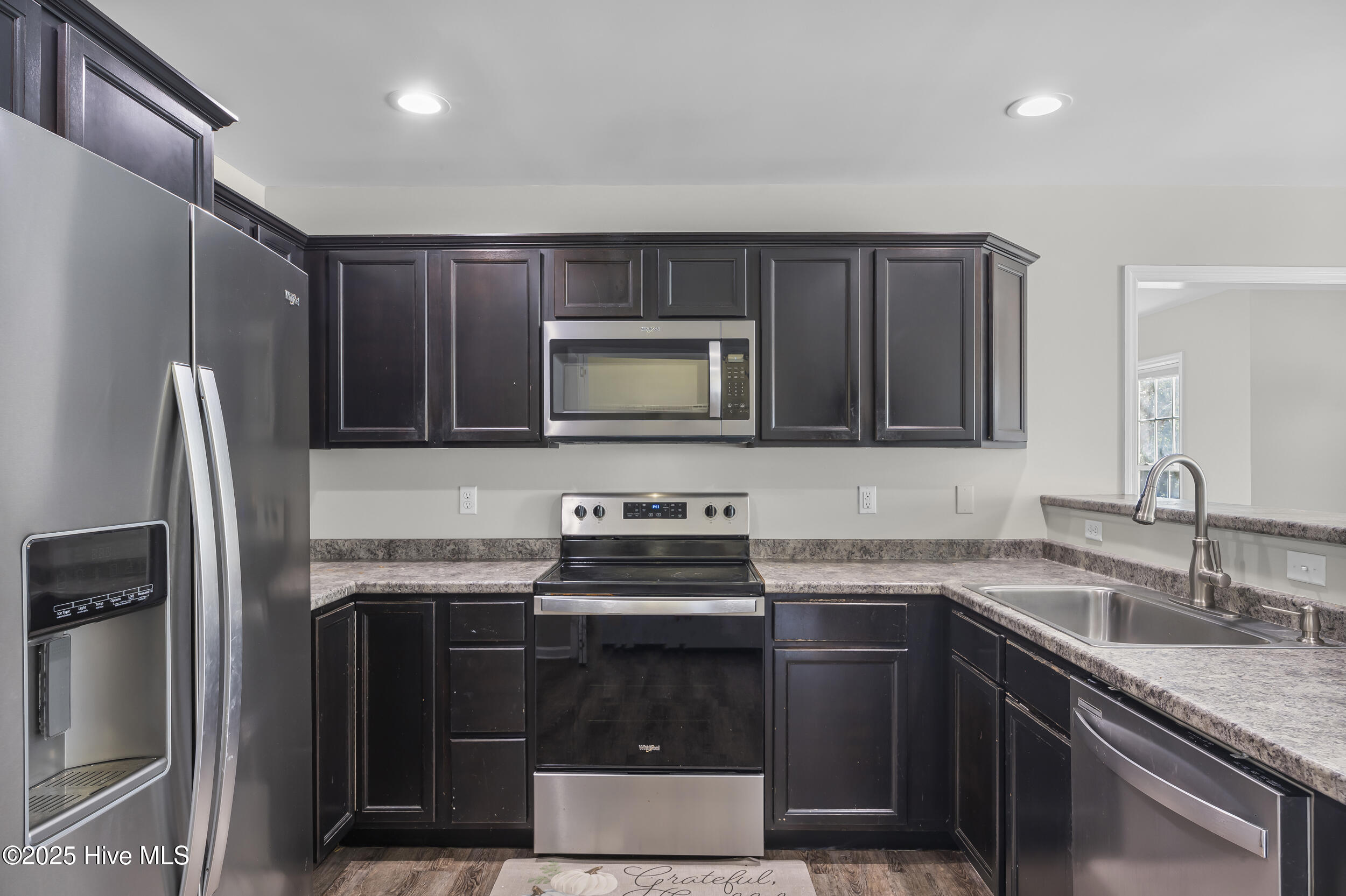 100533405 | Photo 19